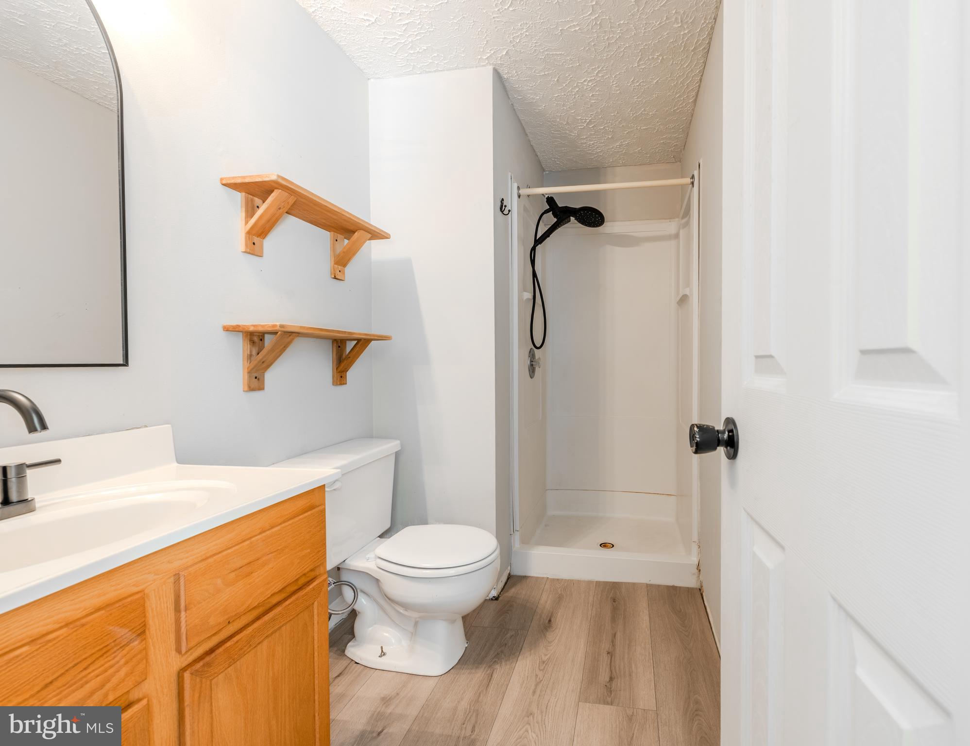 HUNTING QUARTERS - Residential