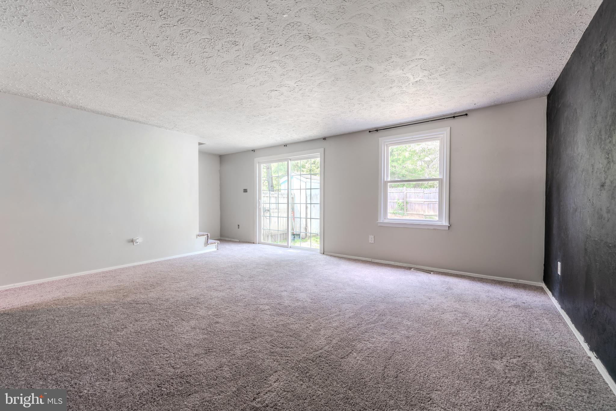 HUNTING QUARTERS - Residential