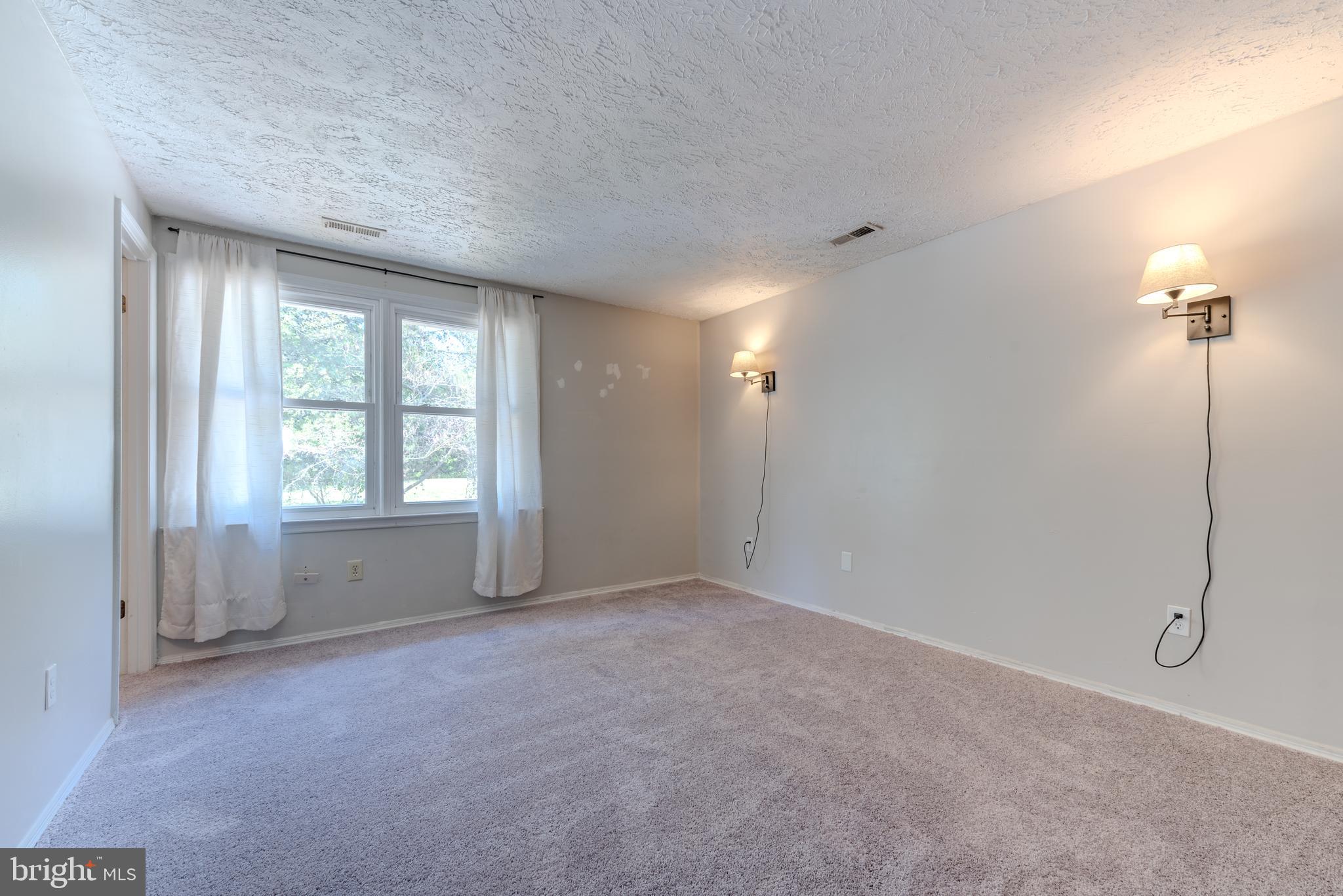 HUNTING QUARTERS - Residential