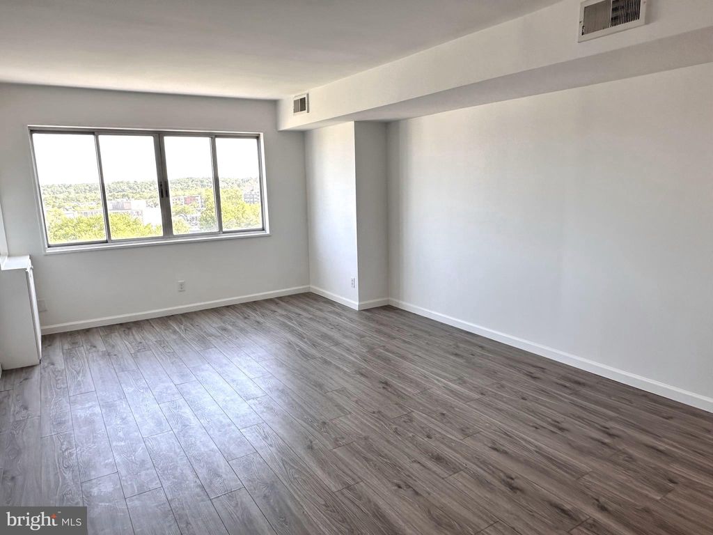 Photo of 5340 Holmes Run Parkway #1102, ALEXANDRIA, VA 22304 (MLS # VAAX2059376)