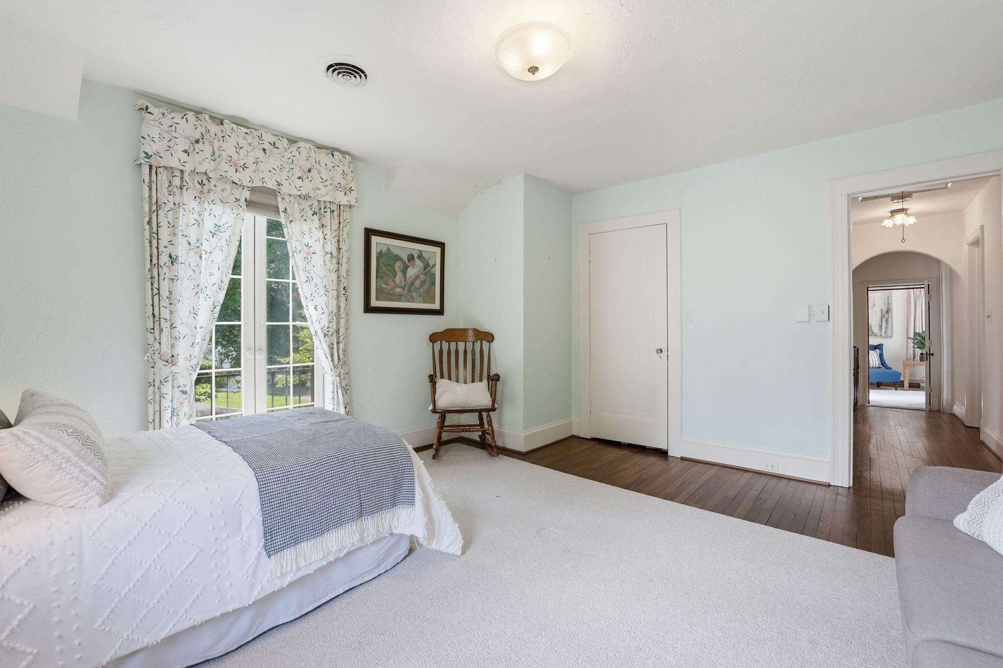 CHEVY CHASE VILLAGE - Residential