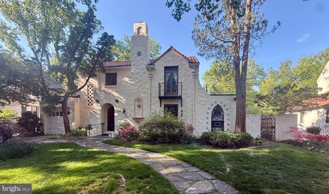 Photo of 127 Hesketh Street, CHEVY CHASE, MD 20815 (MLS # MDMC2229404)