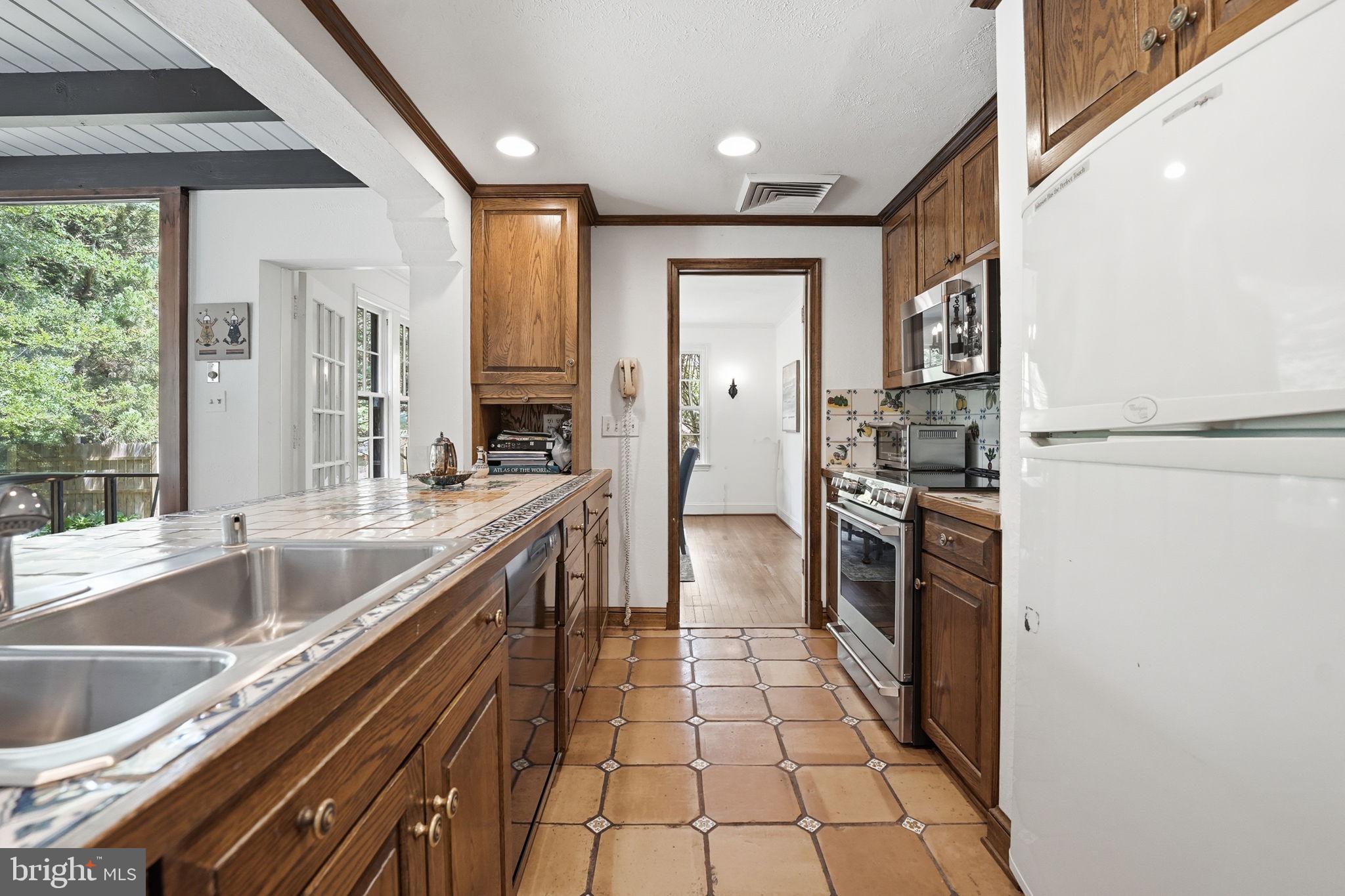 CHEVY CHASE VILLAGE - Residential