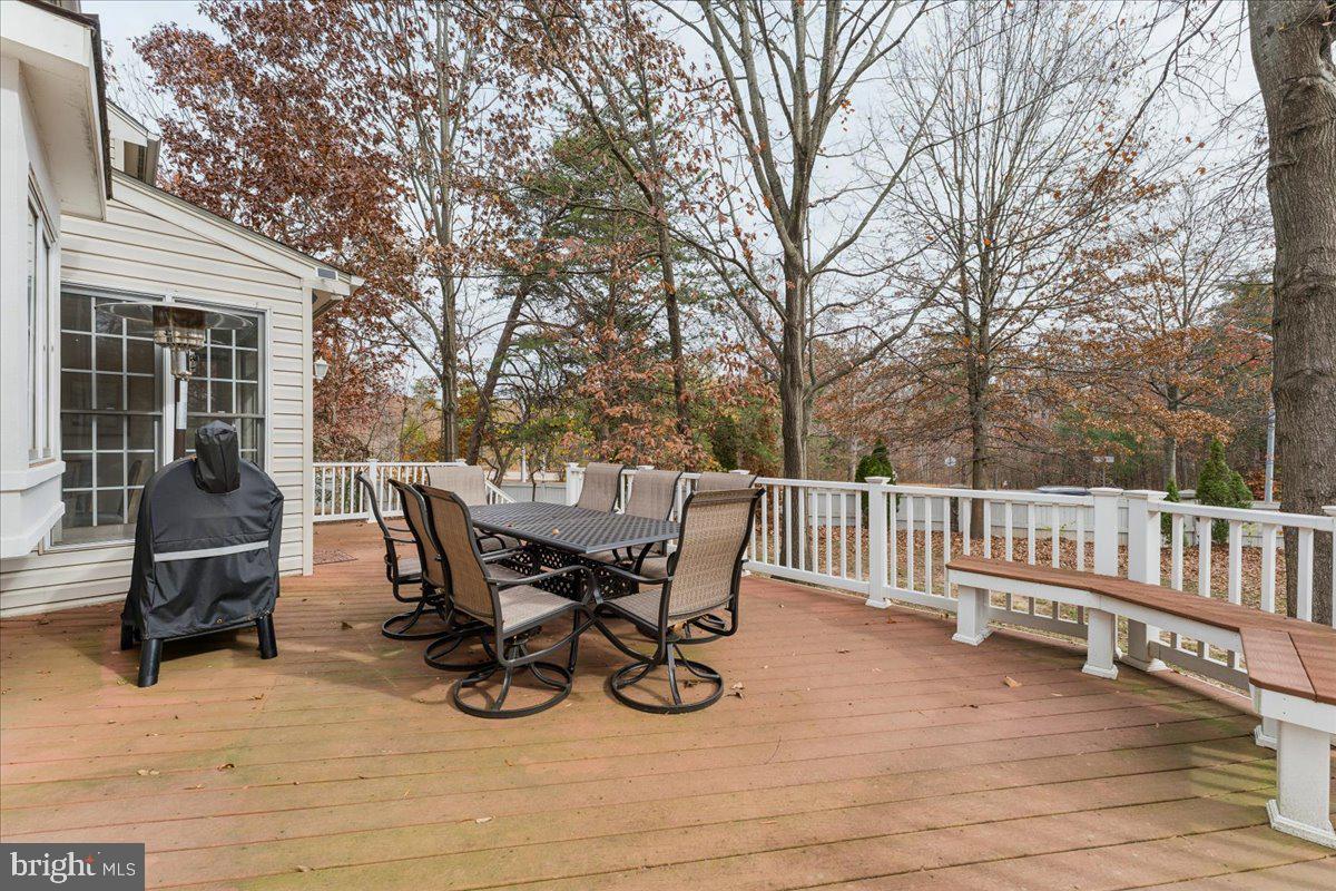 RUNNYMEDE MANOR - Residential