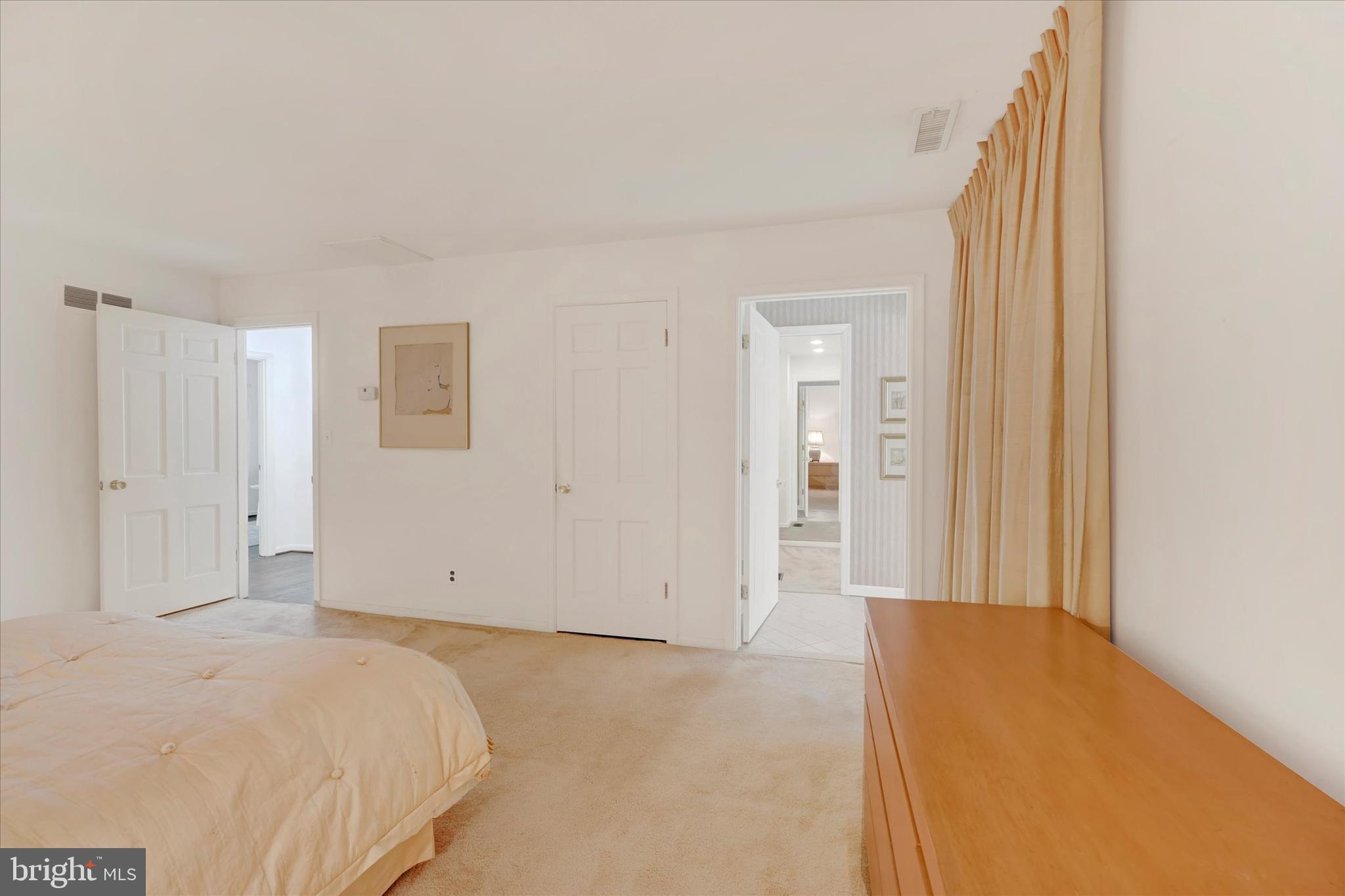 HAMPTON GARDENS - Residential