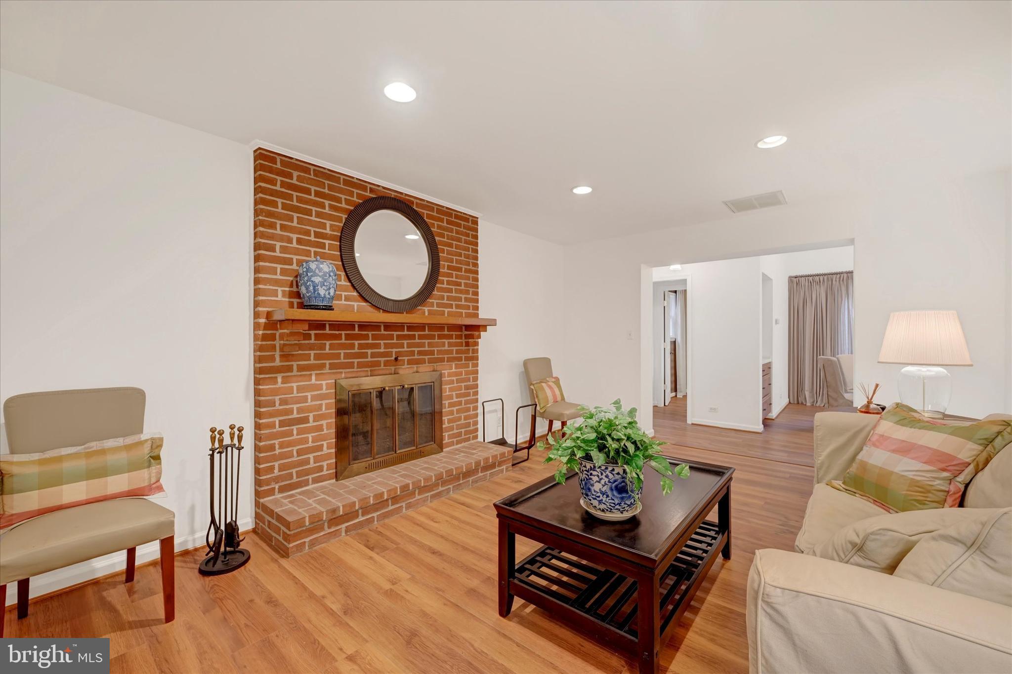 HAMPTON GARDENS - Residential