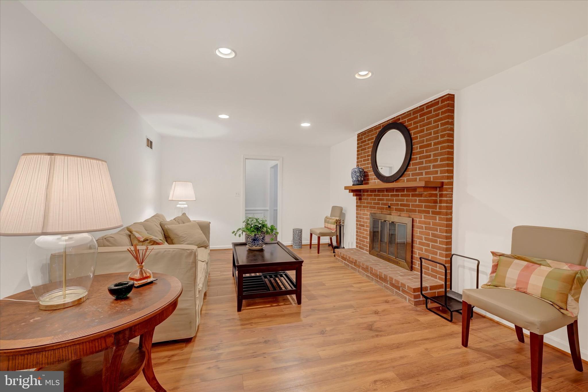 HAMPTON GARDENS - Residential