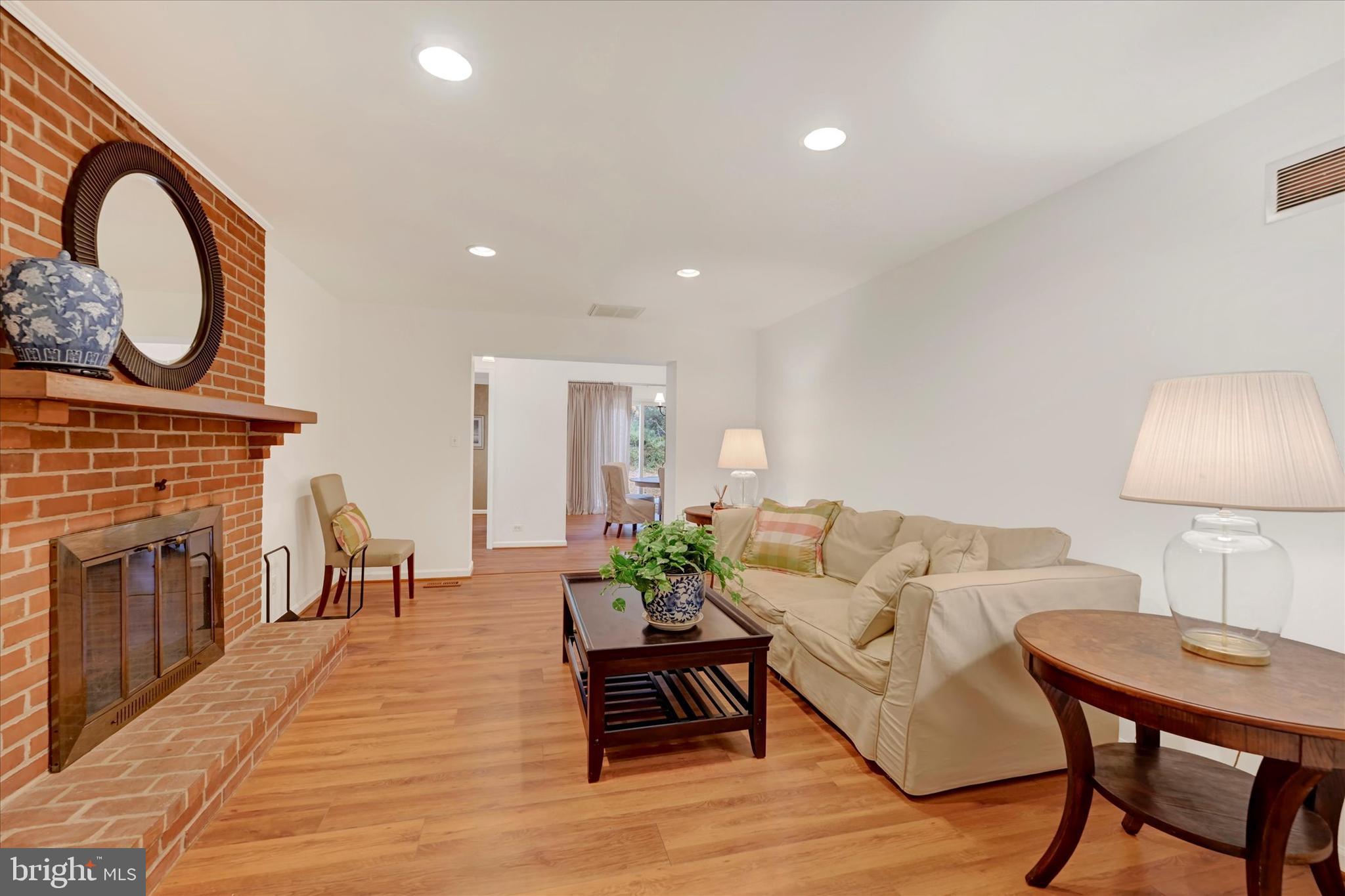 HAMPTON GARDENS - Residential