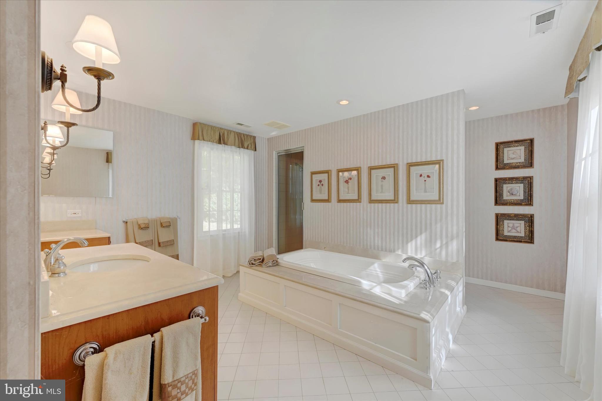 HAMPTON GARDENS - Residential