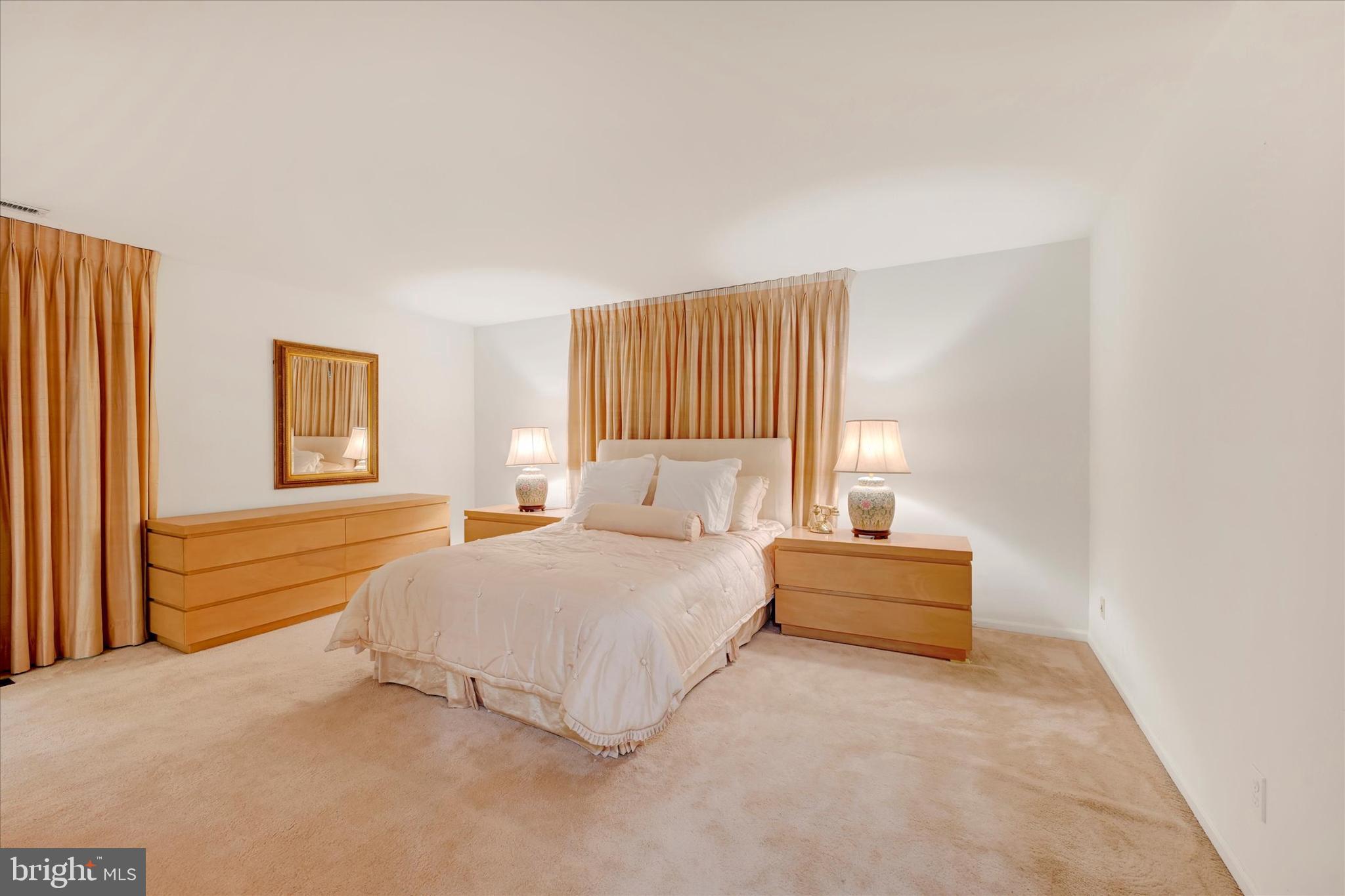 HAMPTON GARDENS - Residential