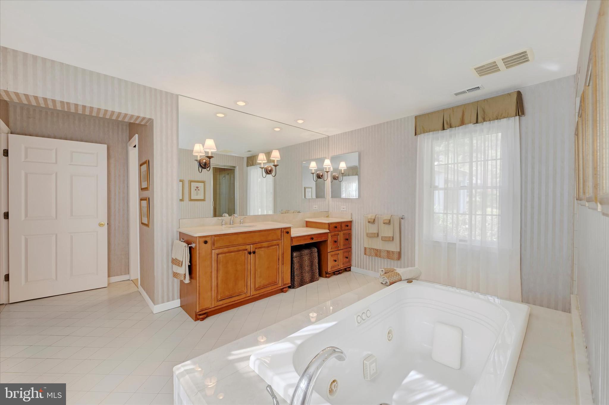 HAMPTON GARDENS - Residential