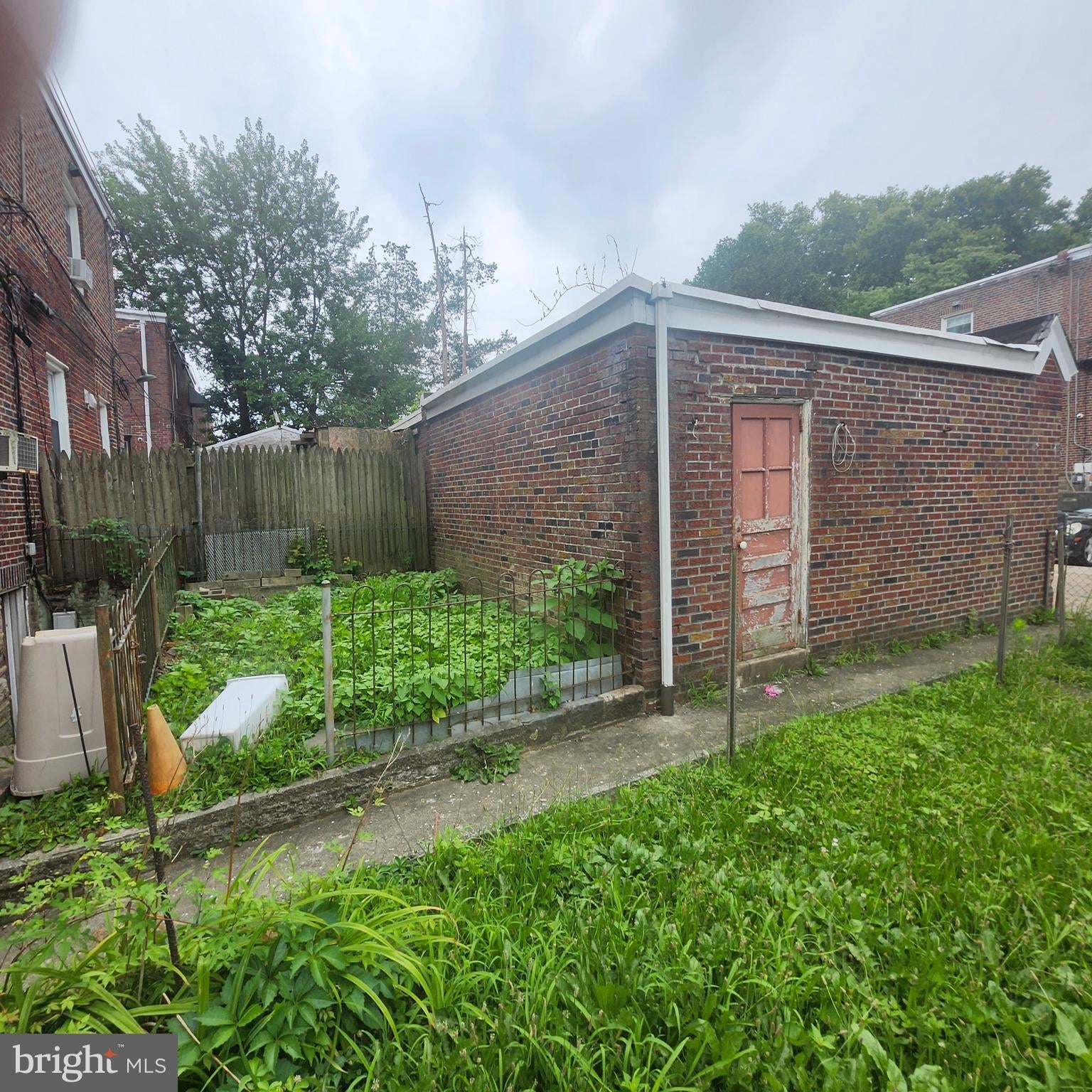 1415 E WASHINGTON LANE