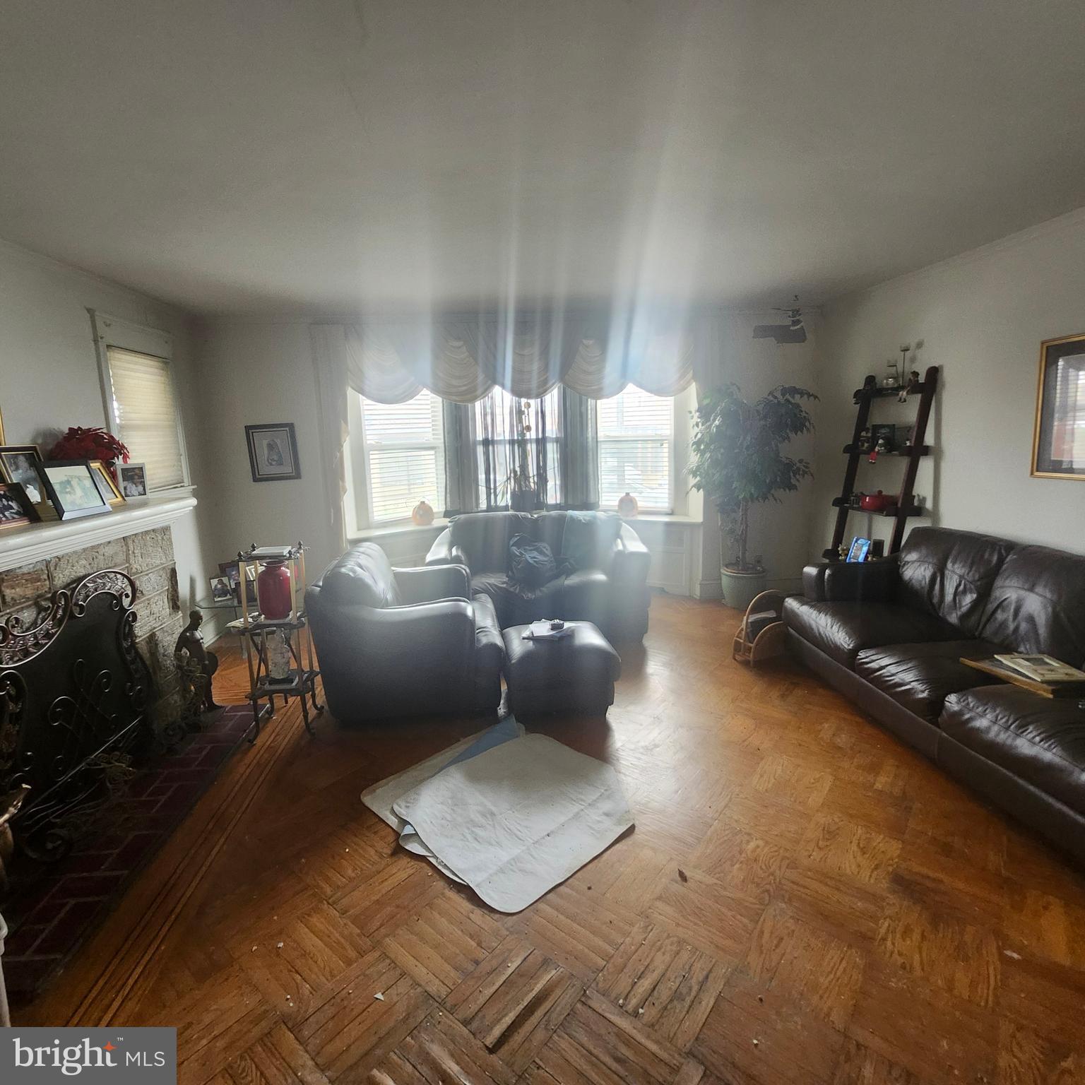 1415 E WASHINGTON LANE
