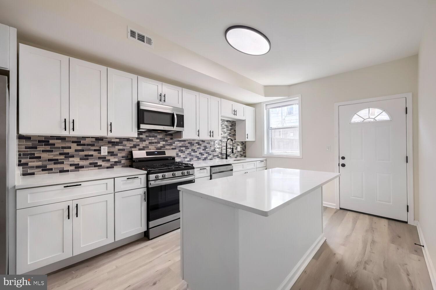 HIGHLANDTOWN - Residential