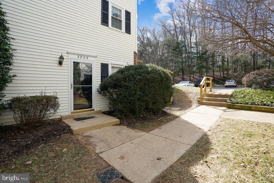 Located near shopping, school and library just off Burke Centre Parkway, this large two bedroom, one bath end unit has been freshly painted. All new carpet as well as the new kitchen flooring is just waiting for the new owner. Patio backs to area of mature trees. Laundry area with top load washer and dryer is separate area off bathroom. In main bedroom enjoy  very large walk in closet.