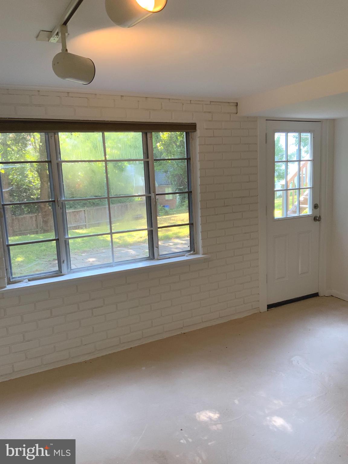 PARKWOOD - Residential Lease