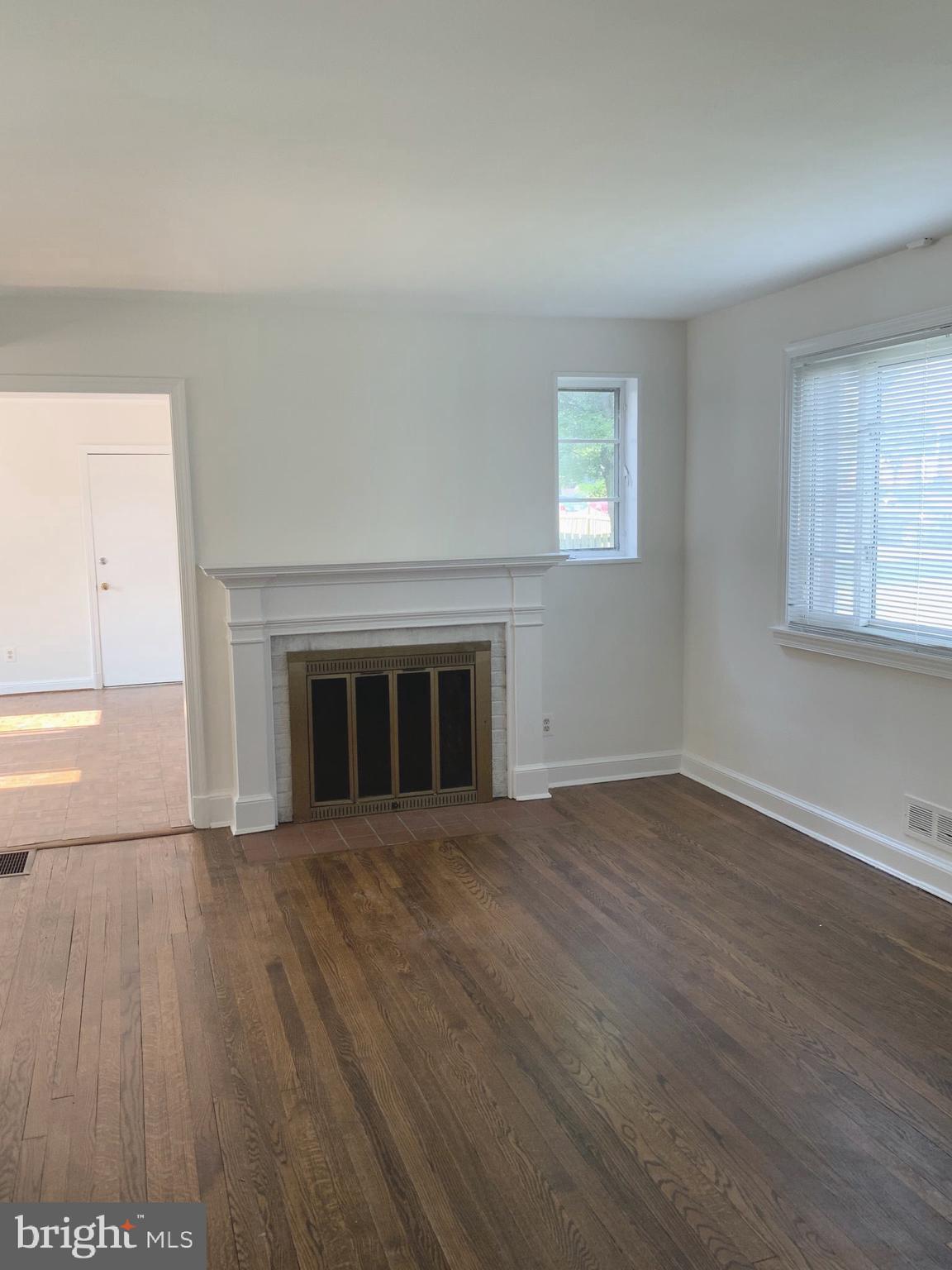 PARKWOOD - Residential Lease