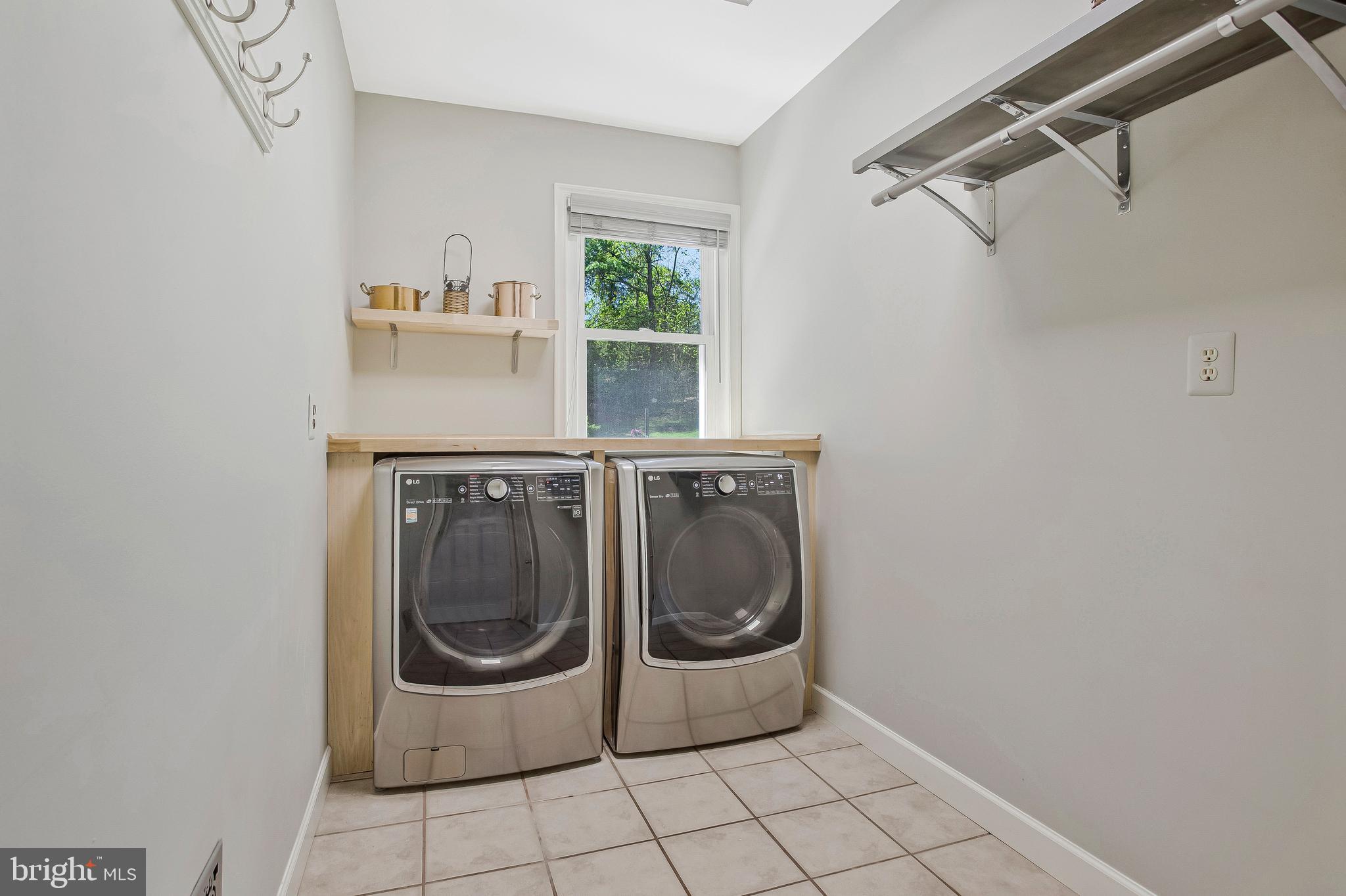 VALLEY LEE - Residential