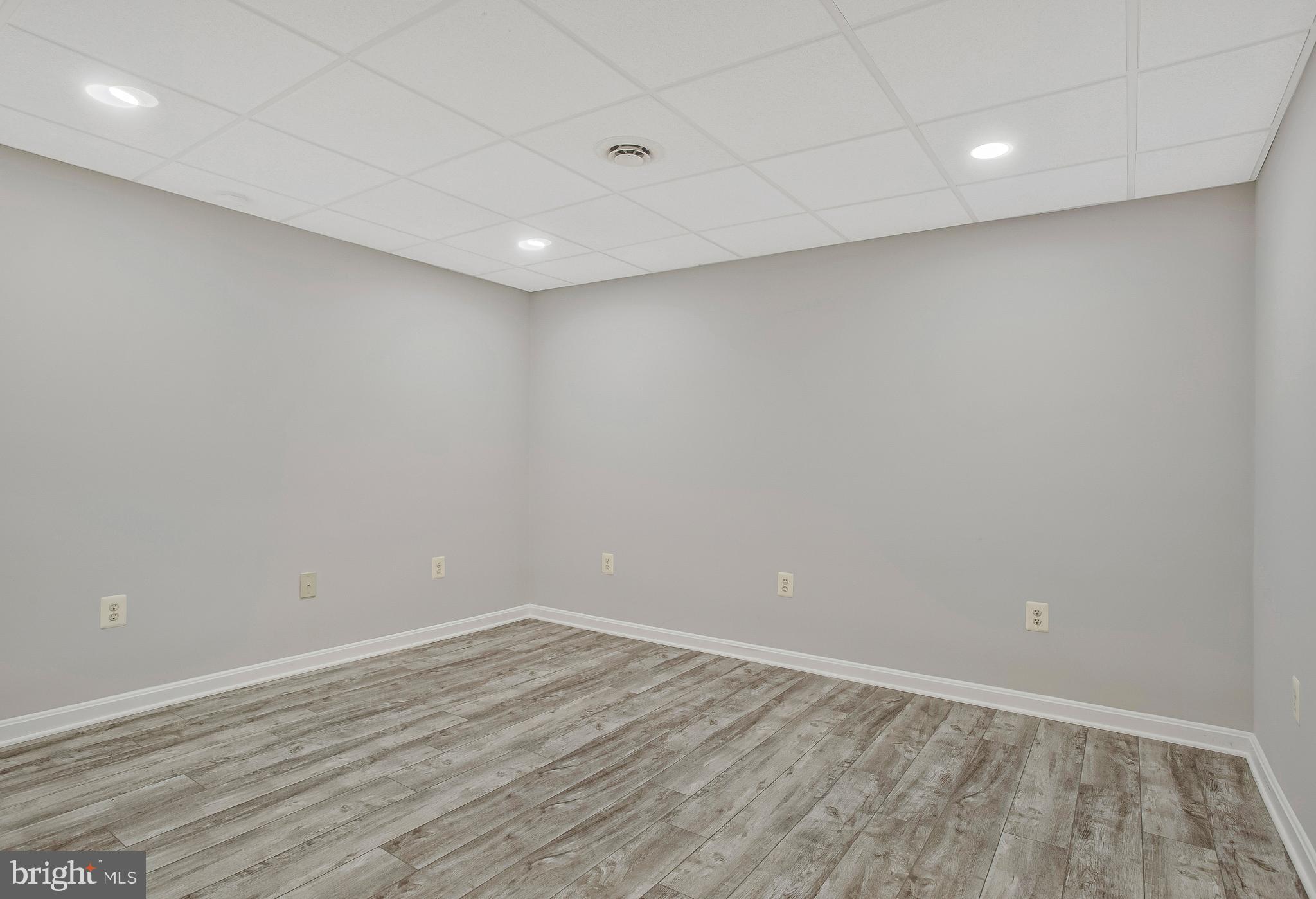 VALLEY LEE - Residential