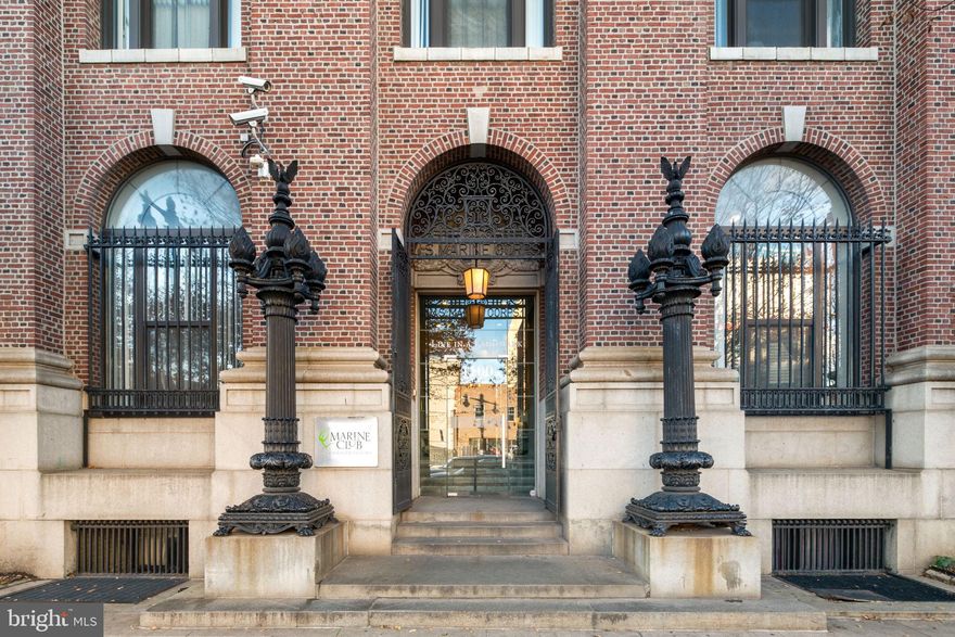 Pristine Studio Condo with courtyard views on Avenue of the Arts.
