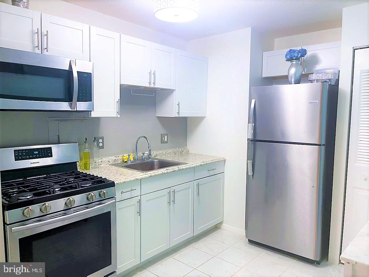 PRESIDENTIAL TOWERS - Residential