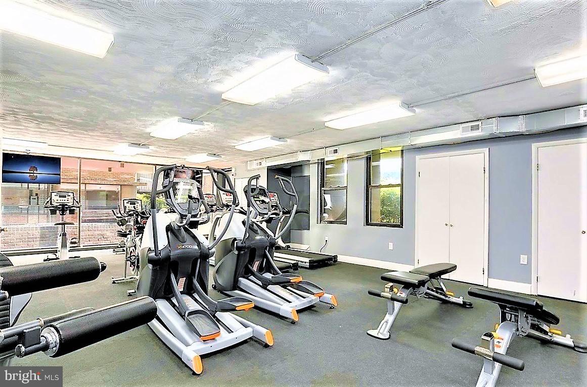 PRESIDENTIAL TOWERS - Residential