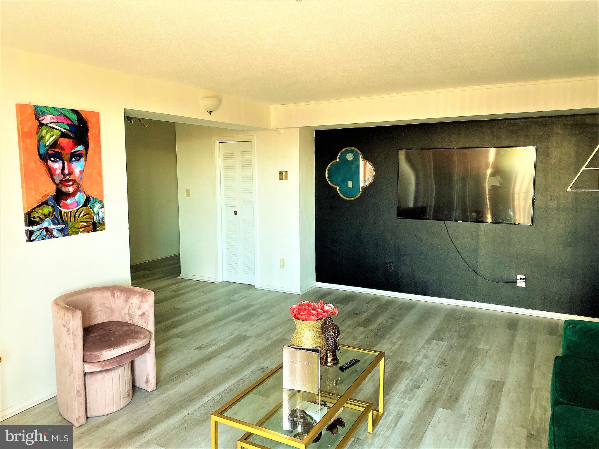 PRESIDENTIAL TOWERS - Residential