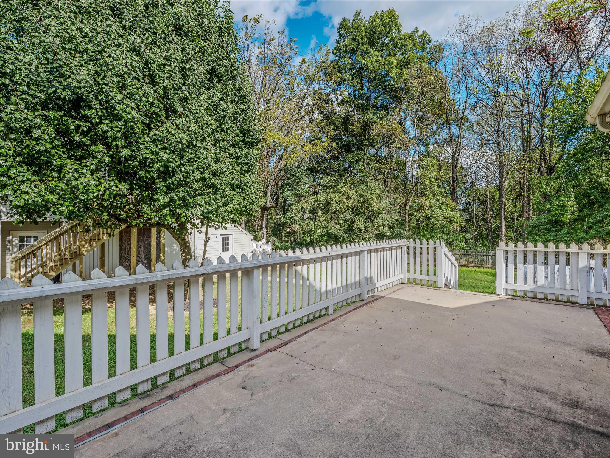 GOLDEN MEADOWS - Residential