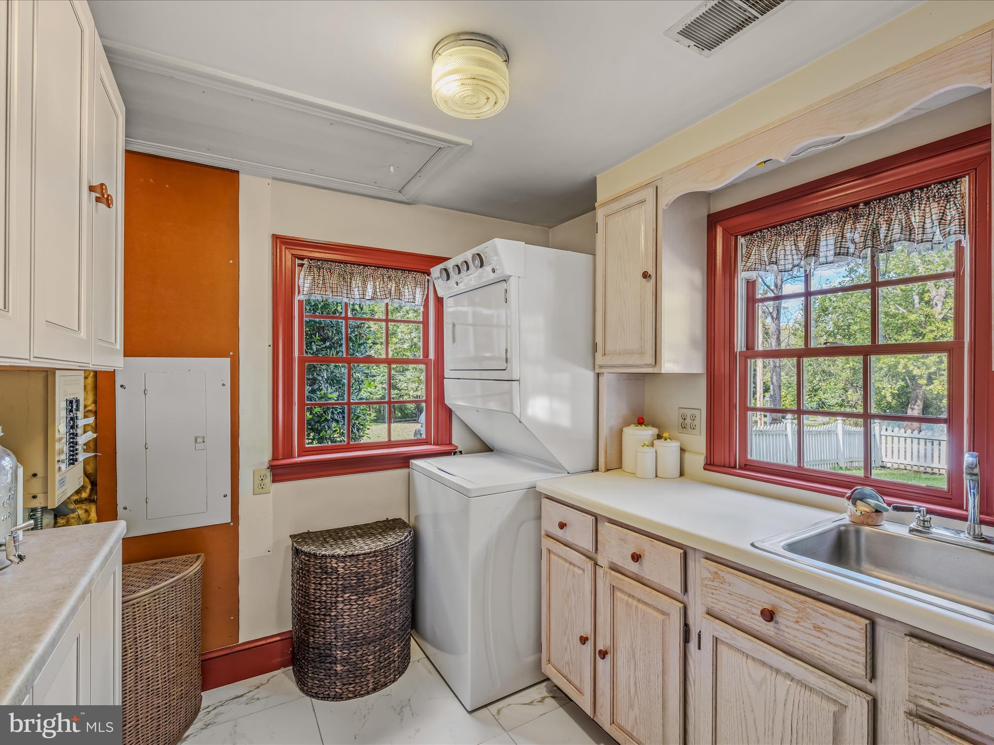 GOLDEN MEADOWS - Residential