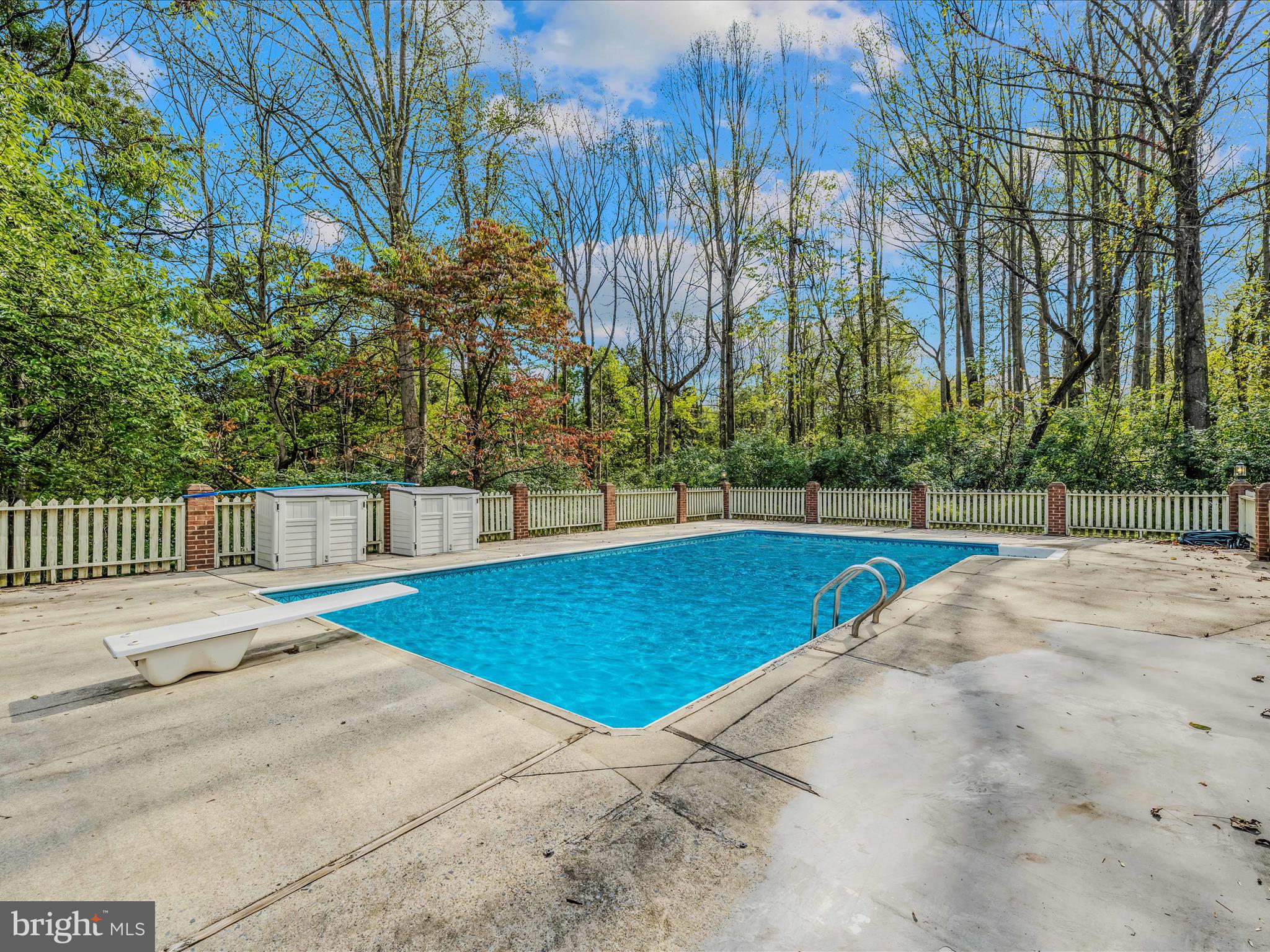 GOLDEN MEADOWS - Residential