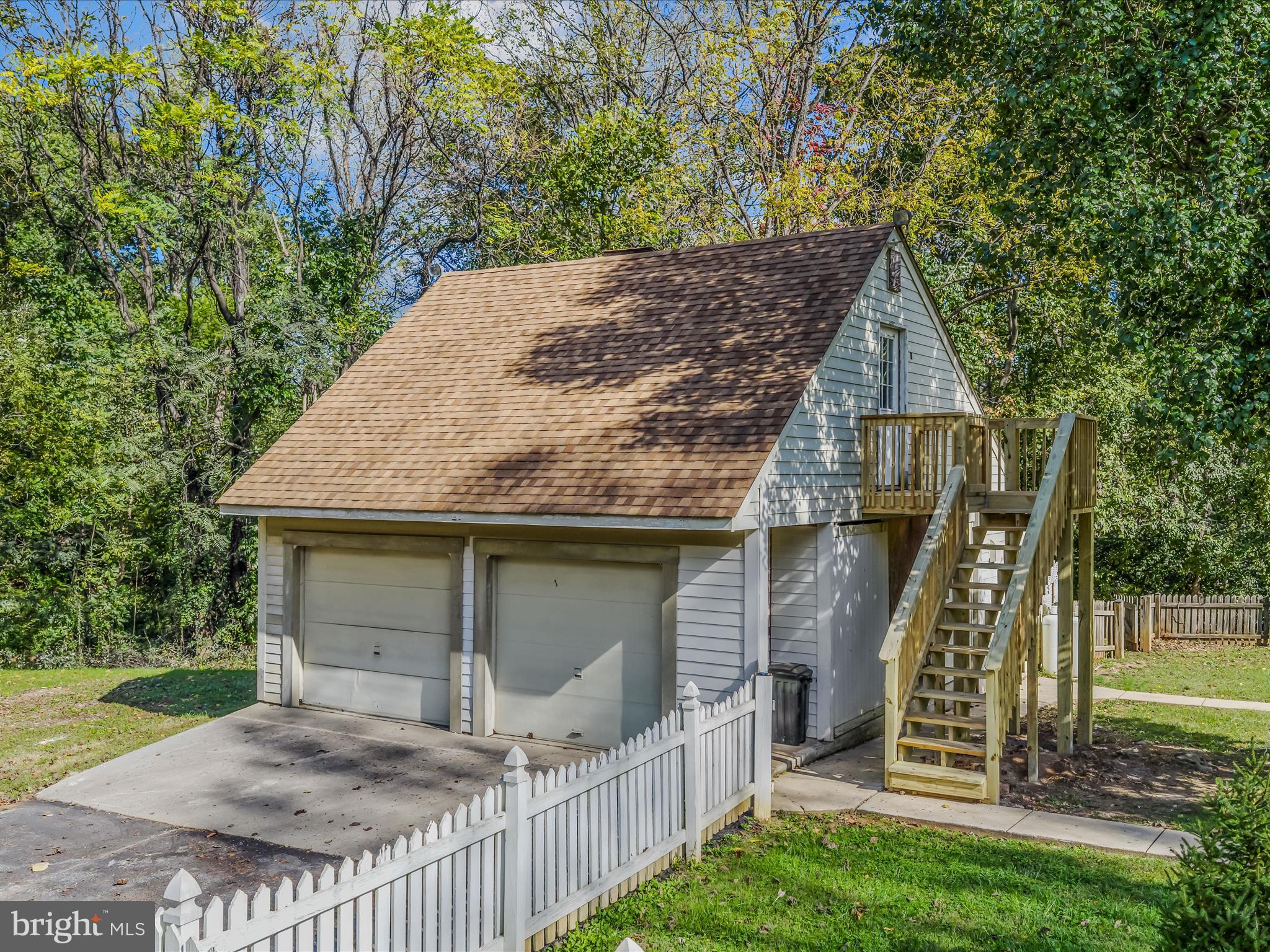 GOLDEN MEADOWS - Residential