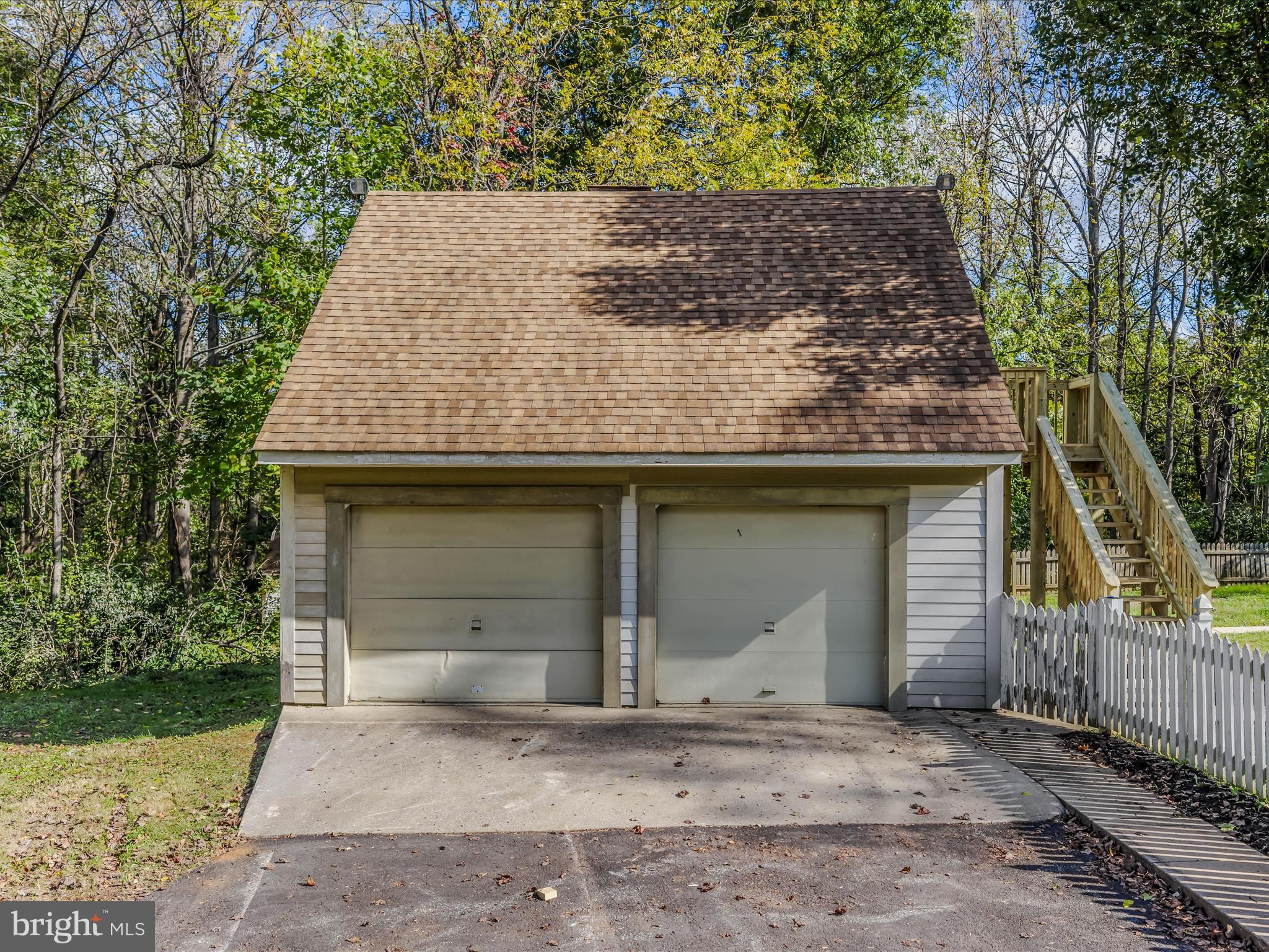 GOLDEN MEADOWS - Residential