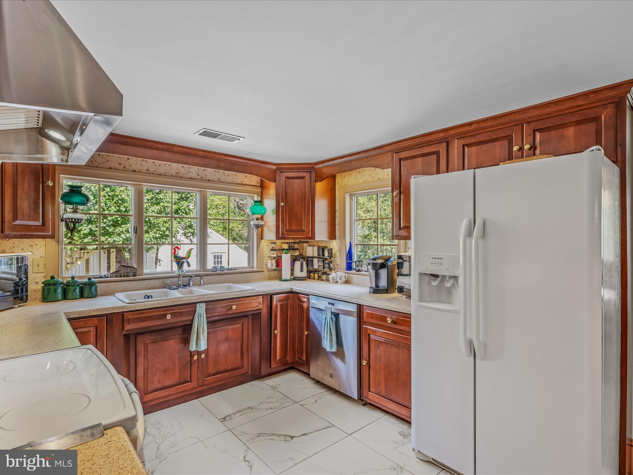 GOLDEN MEADOWS - Residential