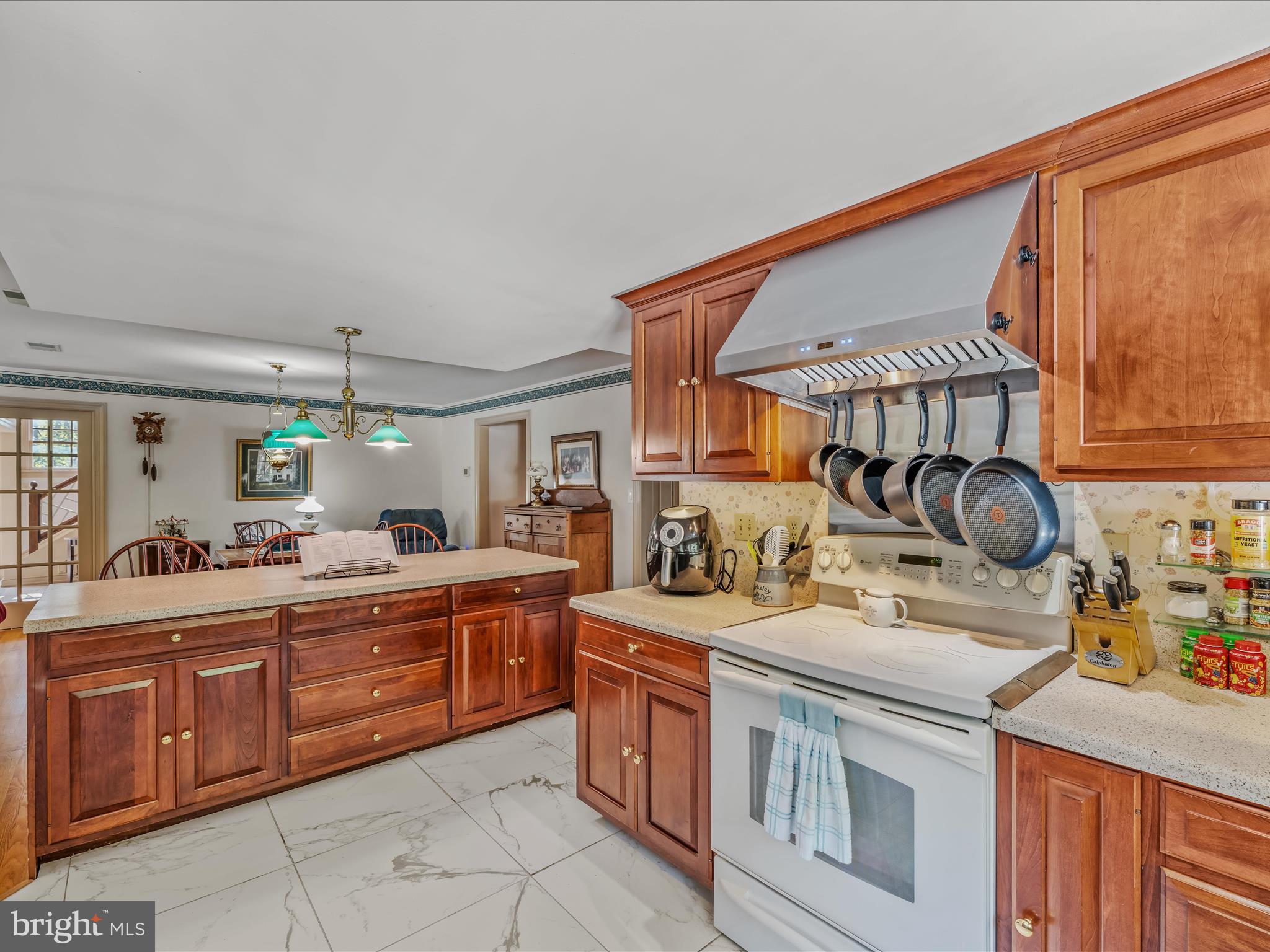 GOLDEN MEADOWS - Residential