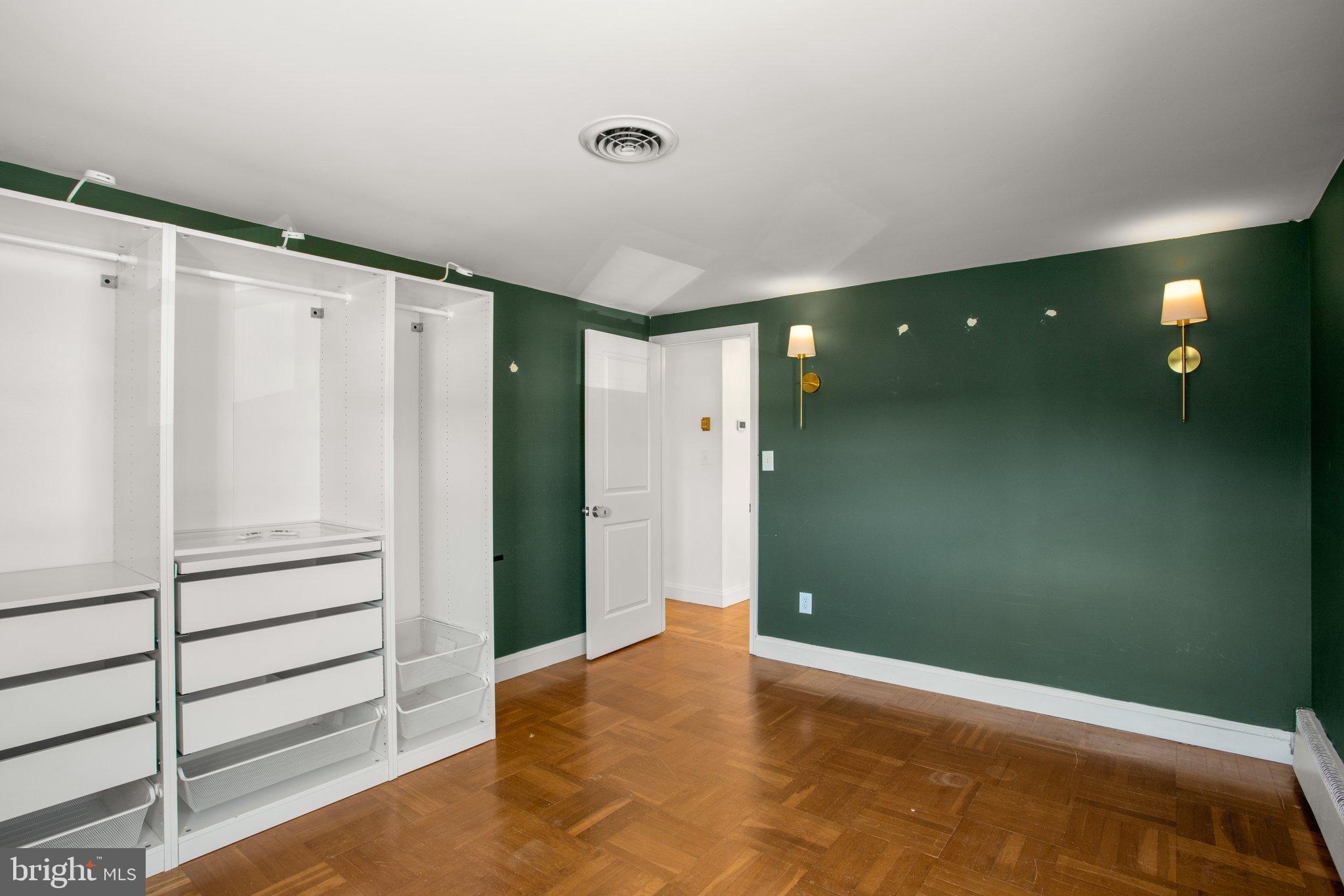 WYNNEWOOD - Residential