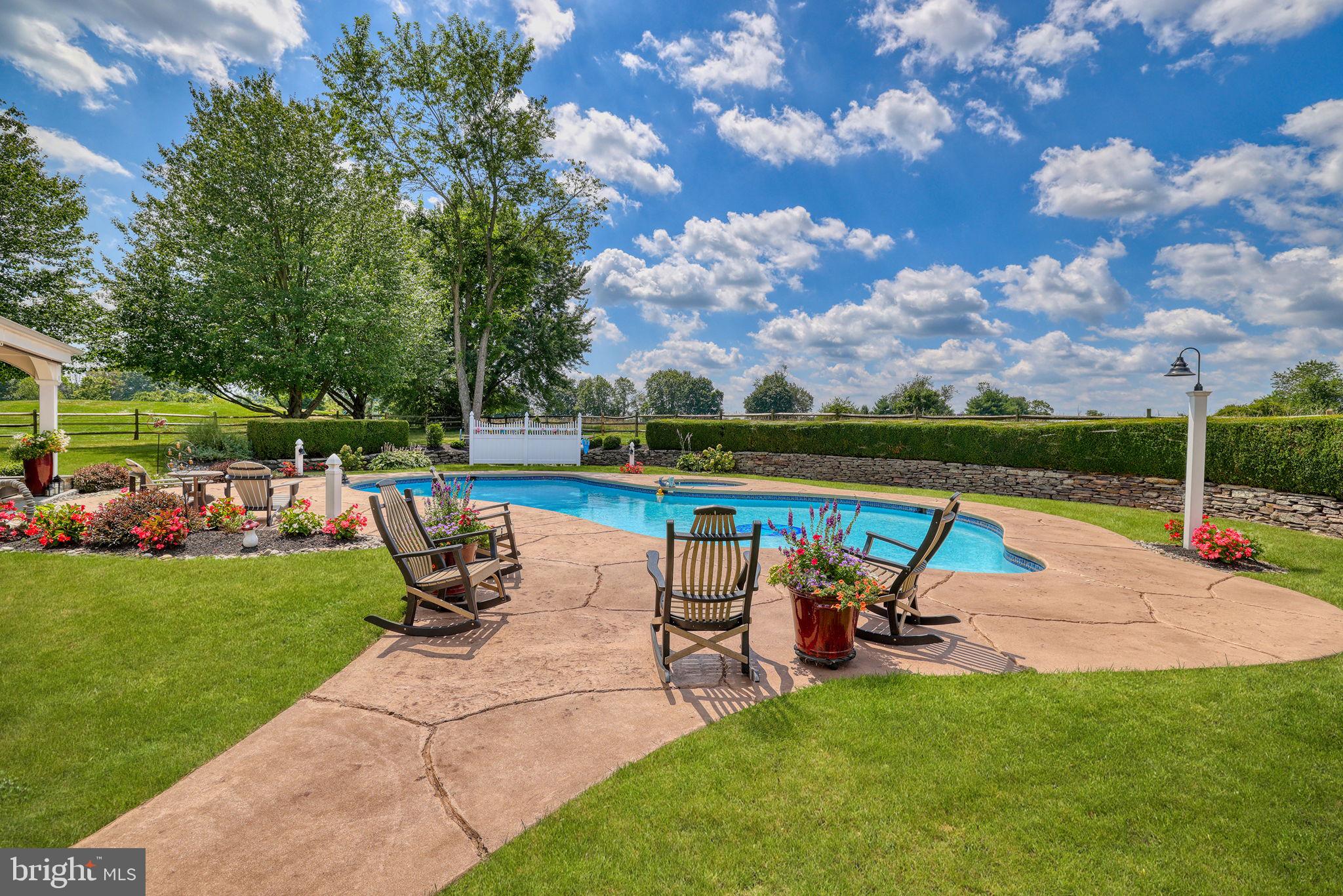 PINEVILLE - Residential