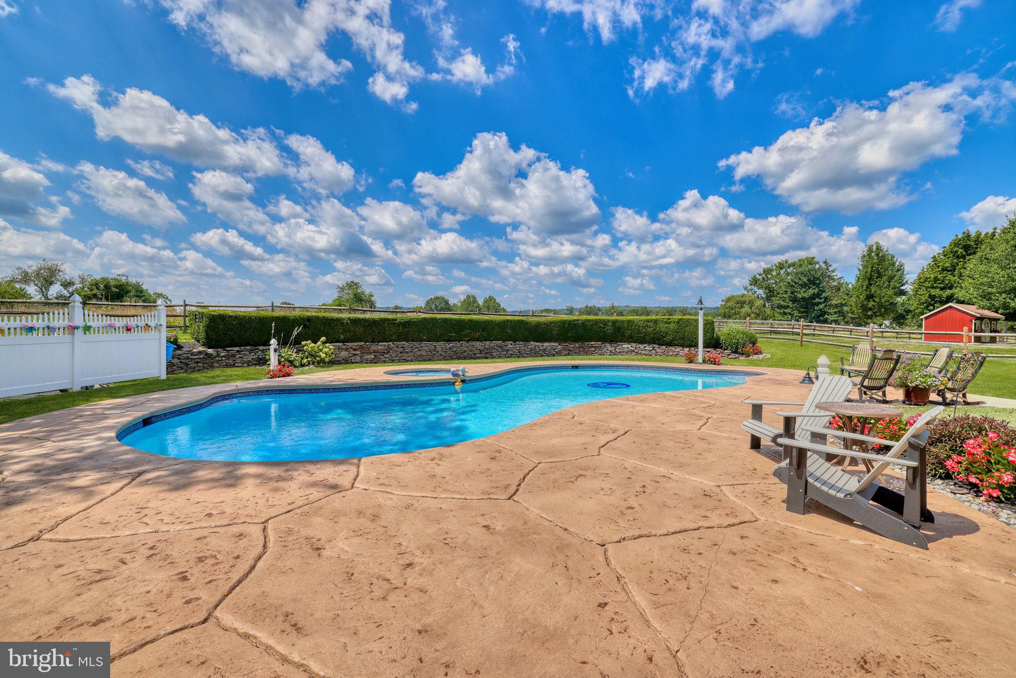 PINEVILLE - Residential