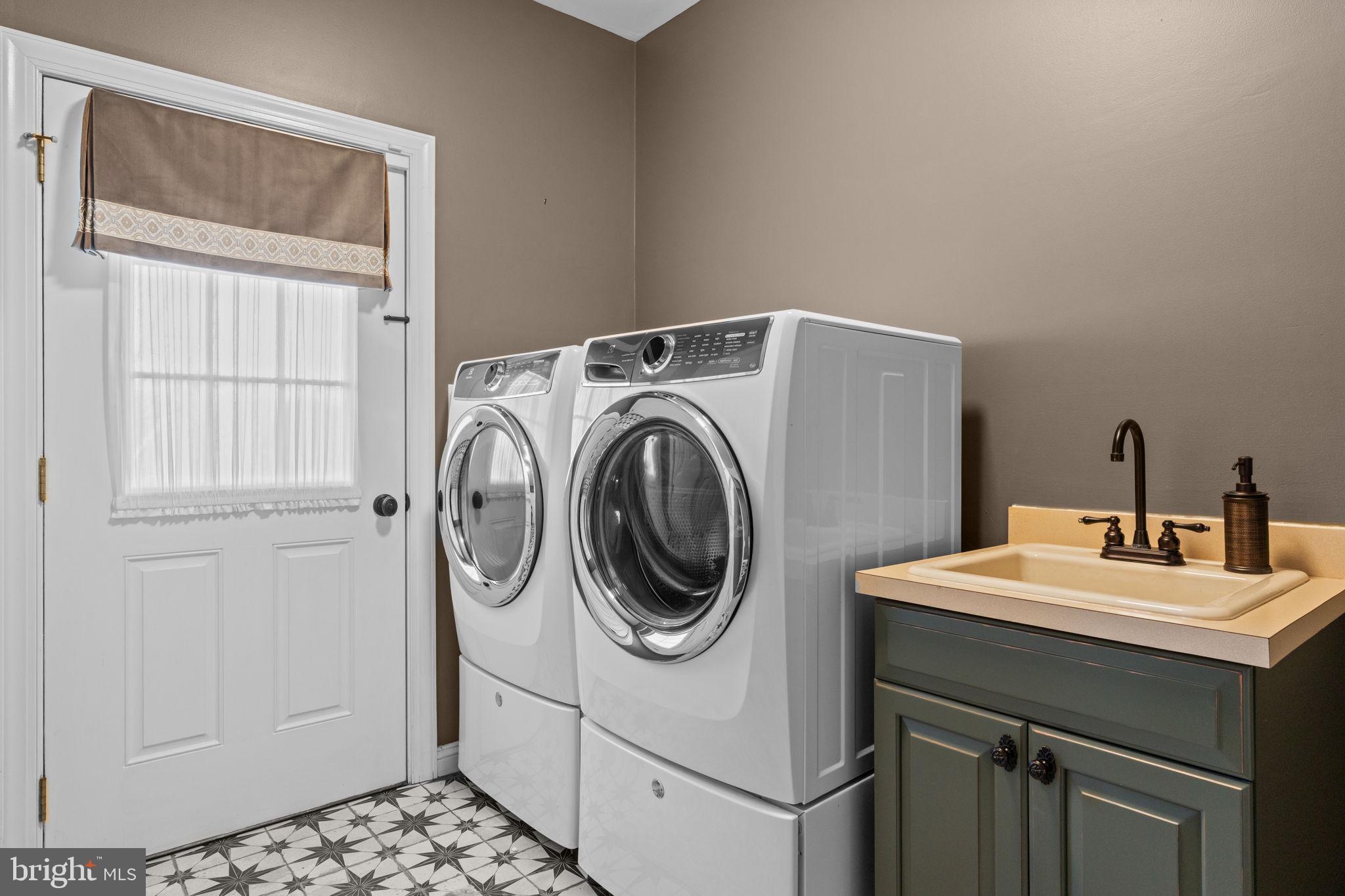 PINEVILLE - Residential