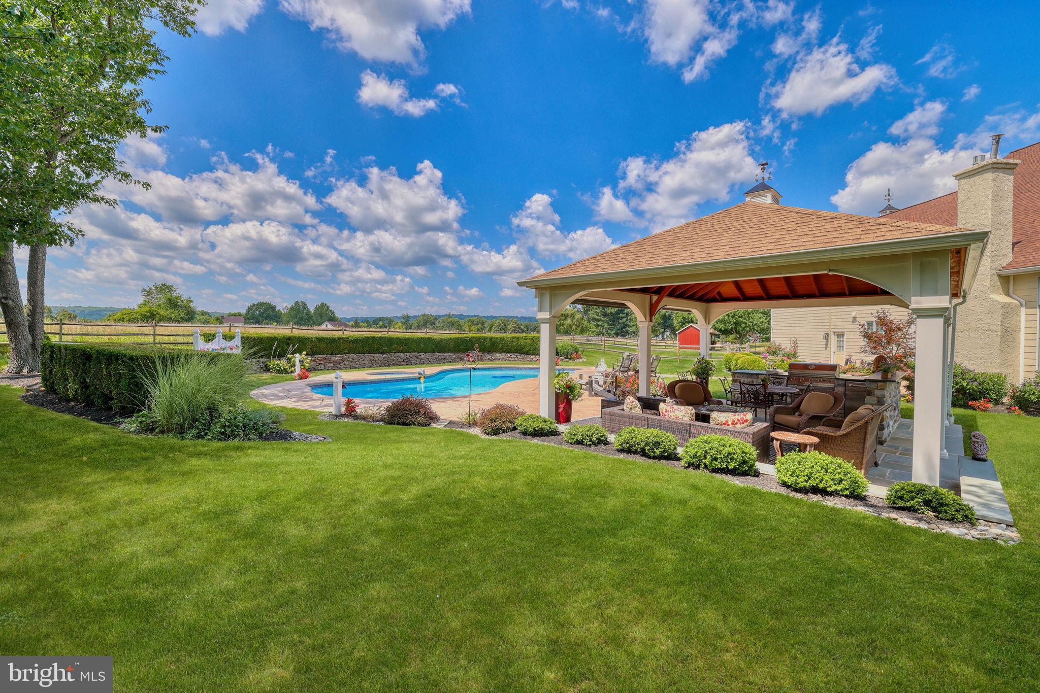 PINEVILLE - Residential