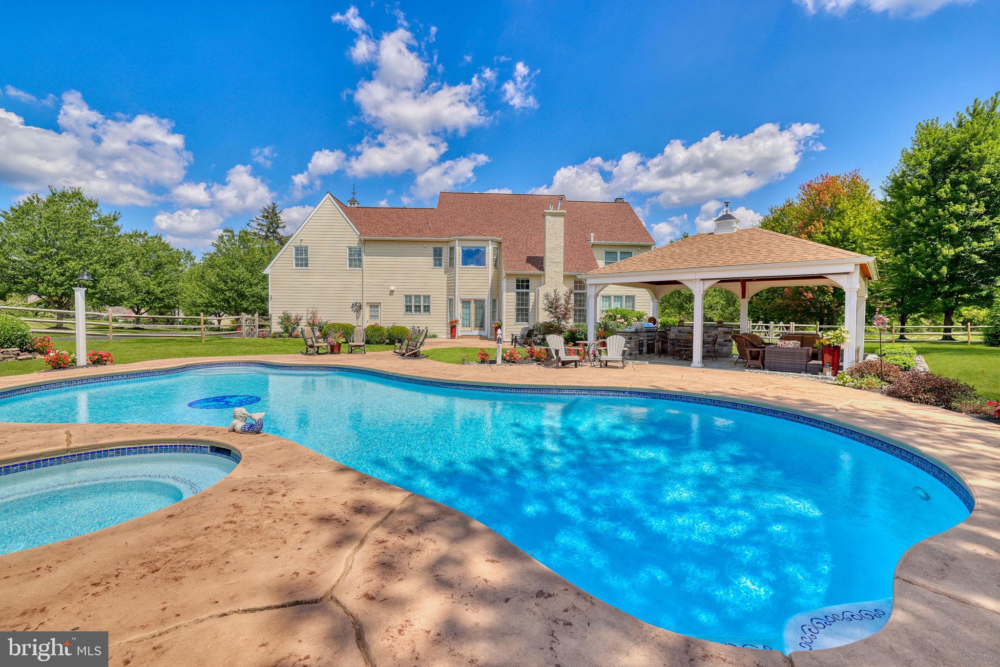 PINEVILLE - Residential