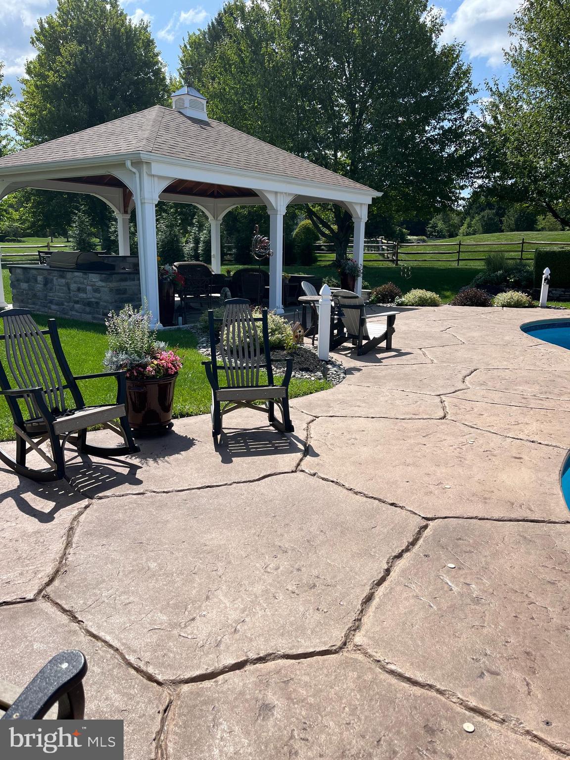 PINEVILLE - Residential