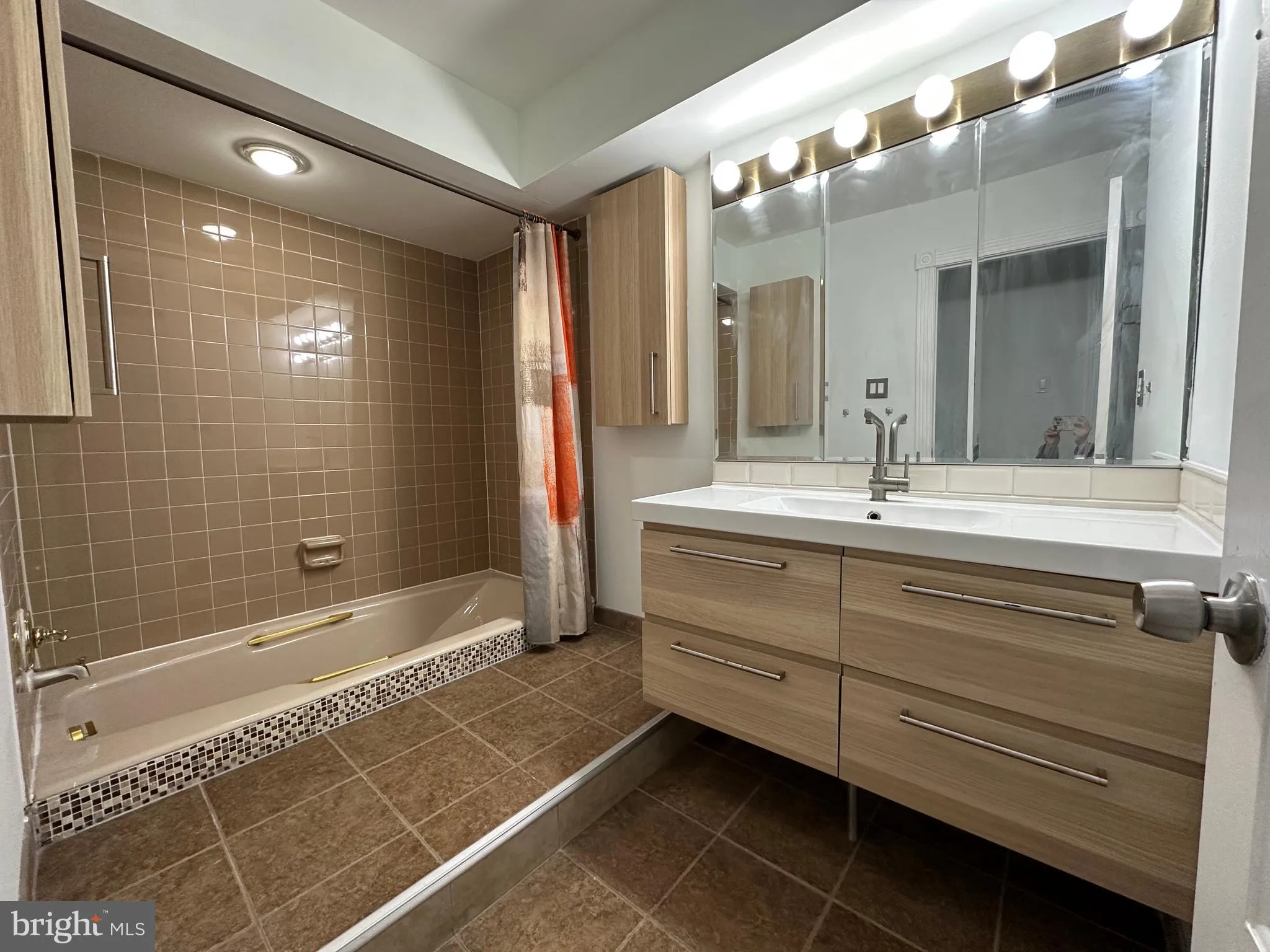 Cherry Hill, New Jersey 08003, United States, 3 Bedrooms Bedrooms, ,3 BathroomsBathrooms,Residential,Pending,115711