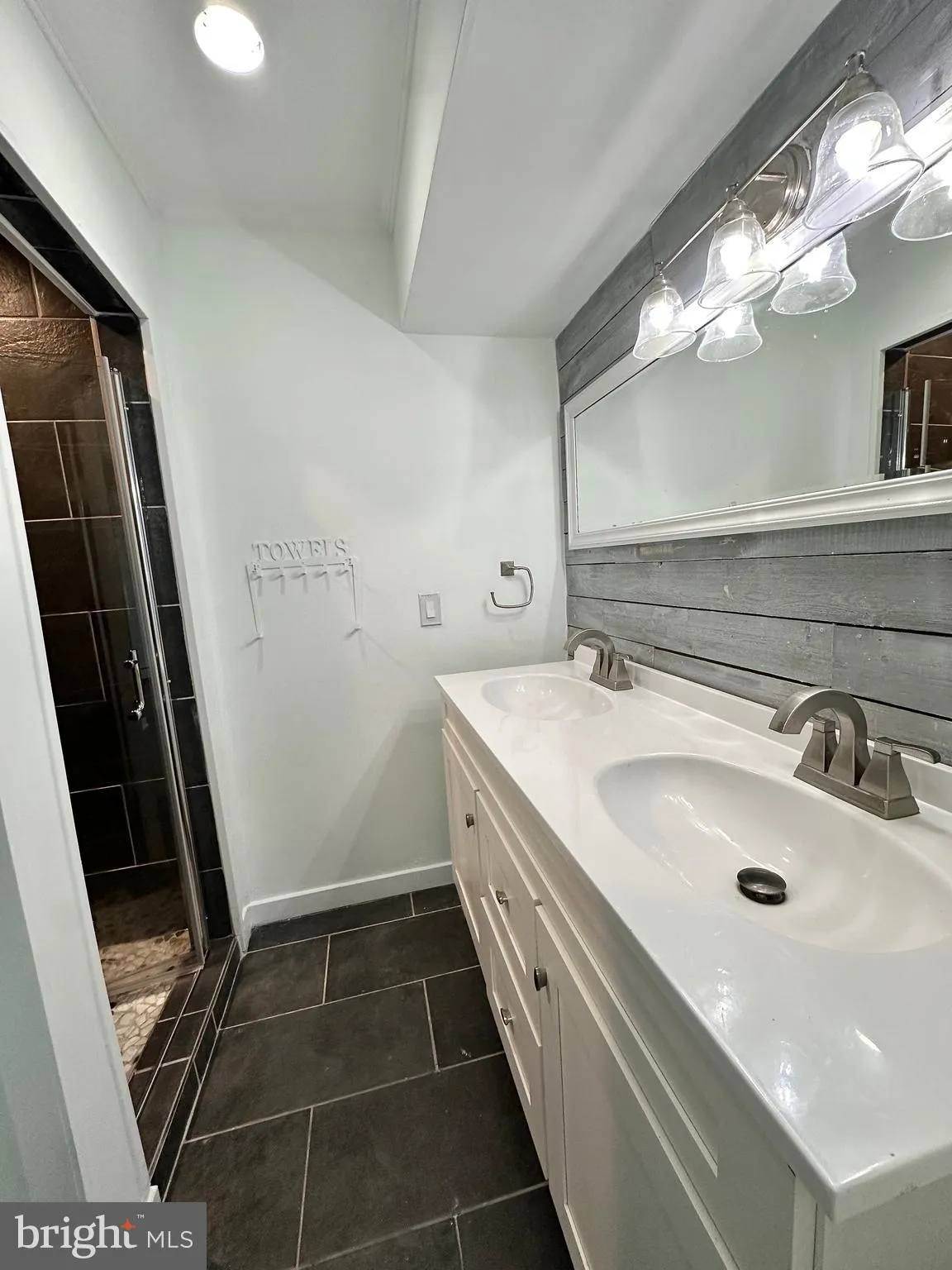 Cherry Hill, New Jersey 08003, United States, 3 Bedrooms Bedrooms, ,3 BathroomsBathrooms,Residential,Pending,115711