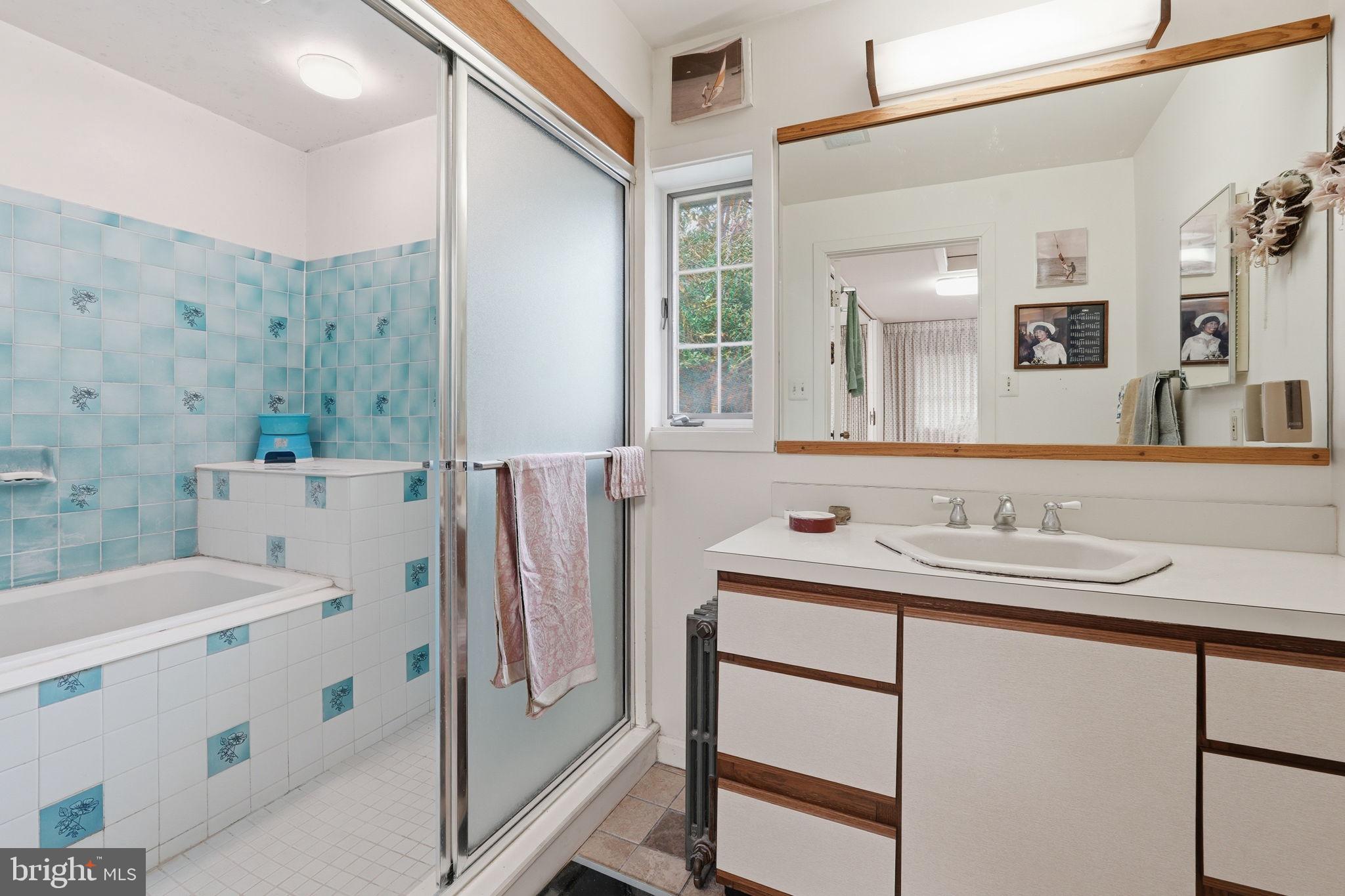 BRADLEY HILLS GROVE - Residential