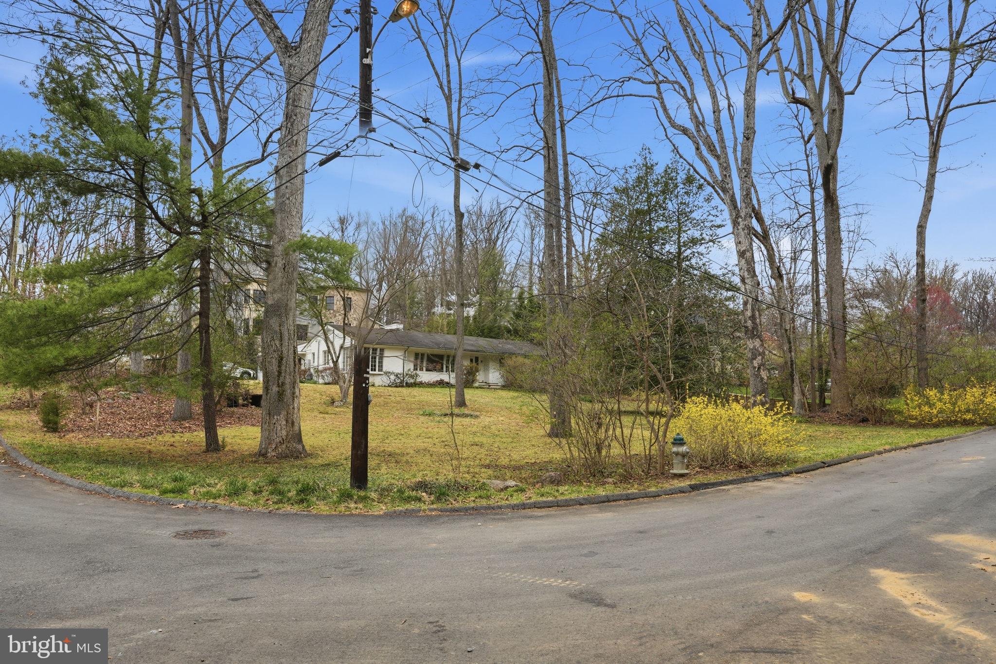 BRADLEY HILLS GROVE - Residential