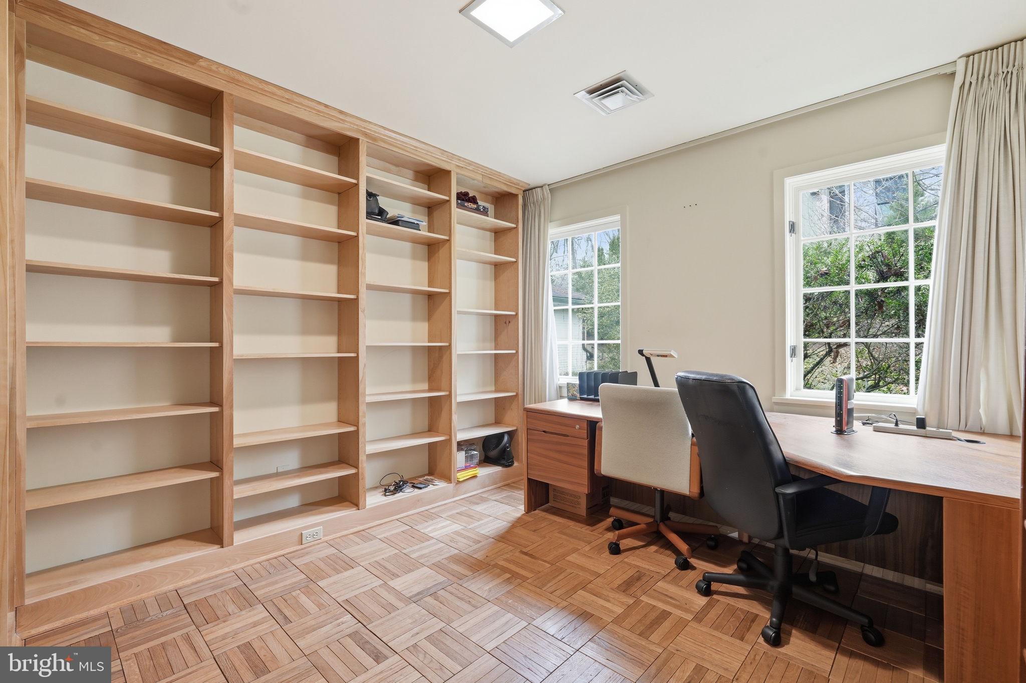 BRADLEY HILLS GROVE - Residential