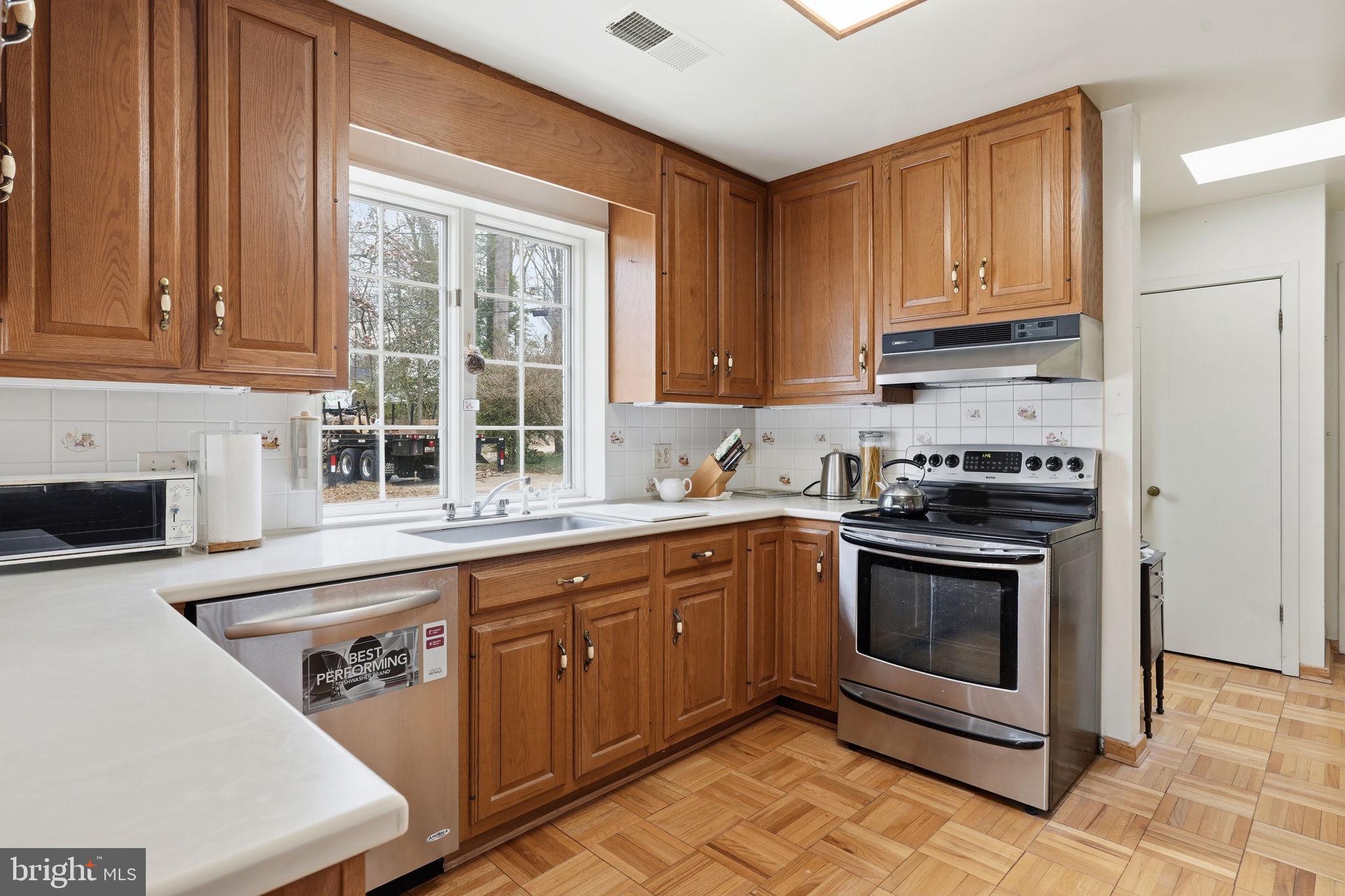 BRADLEY HILLS GROVE - Residential