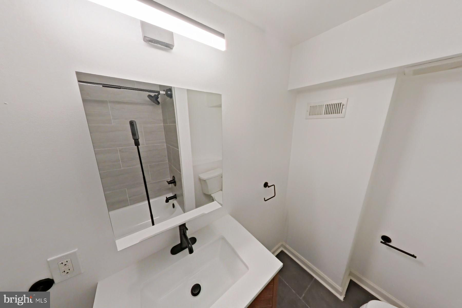 ROXBOROUGH - Residential Lease