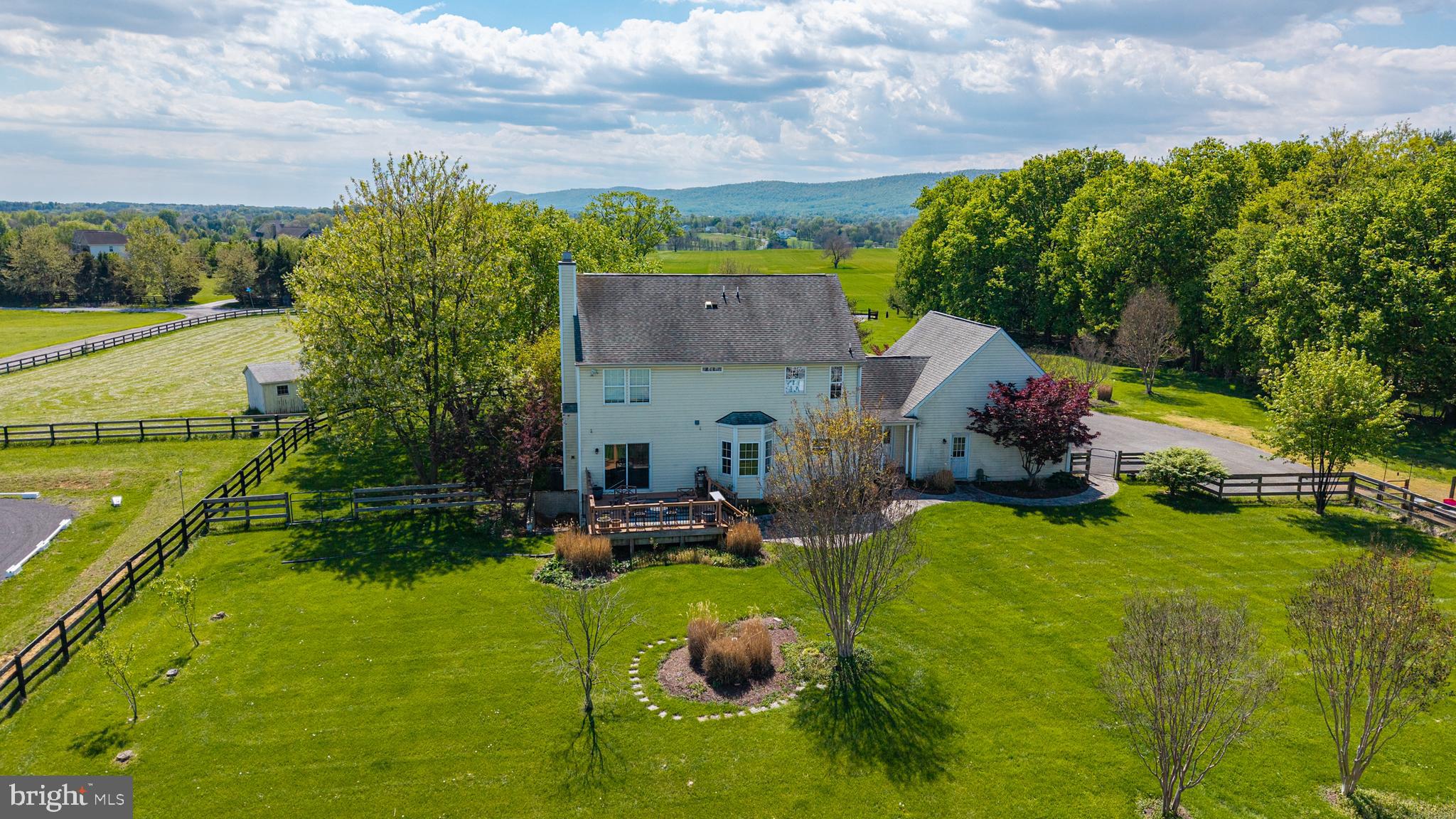 LOVETTSVILLE - Residential