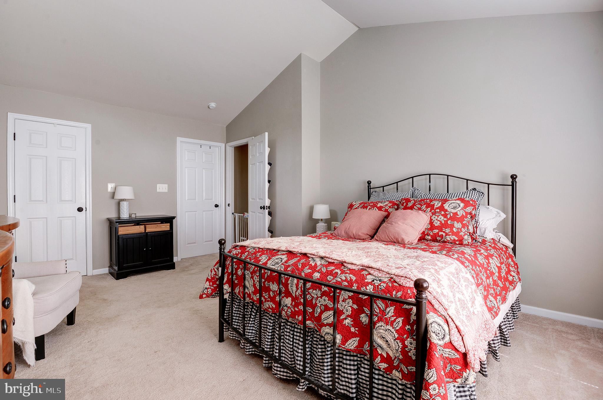 LOVETTSVILLE - Residential